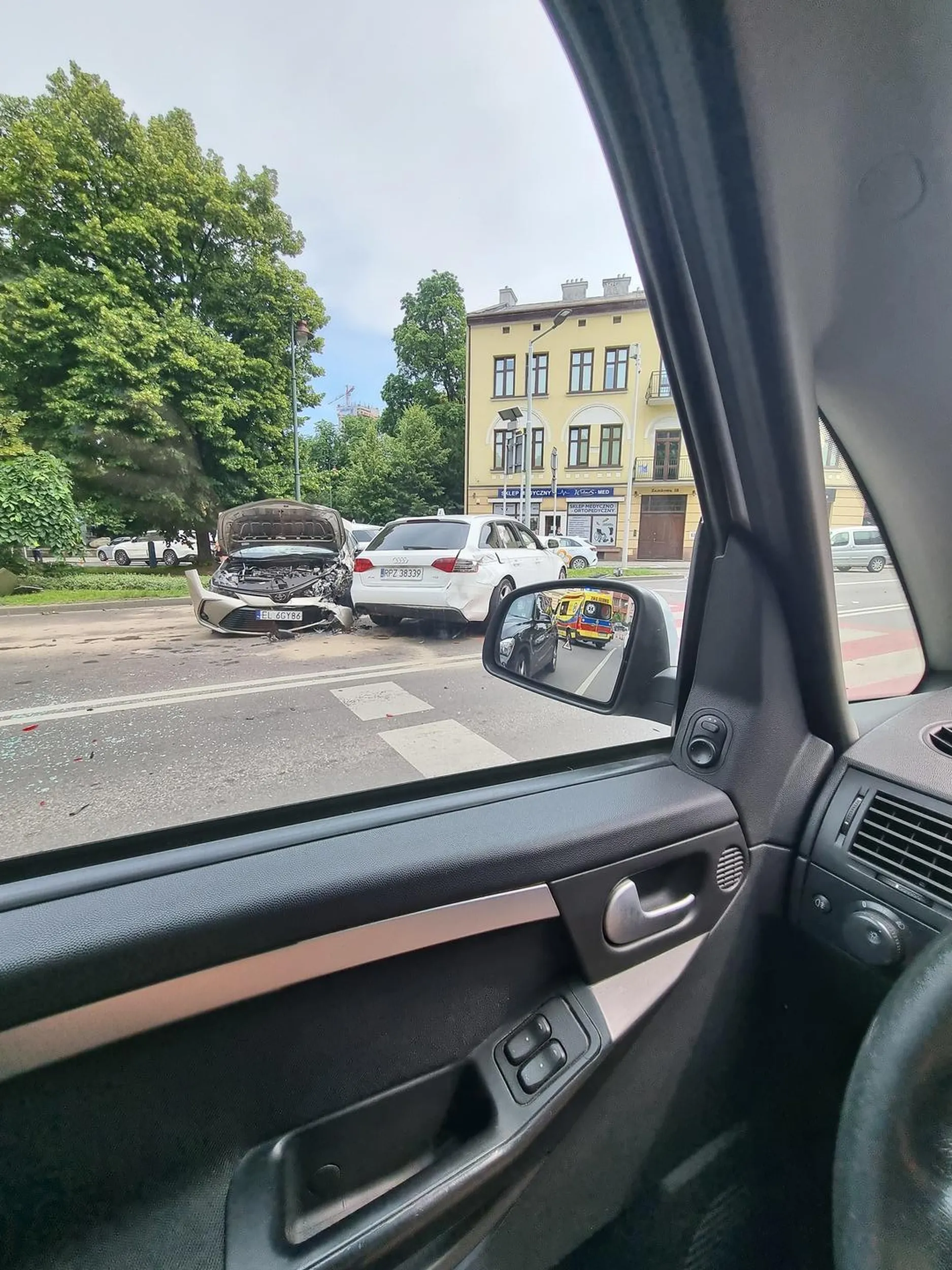 Gratulacje dla Pani kierowcy, 4 rozwalone auta 3,2 promila Brawo!!!!