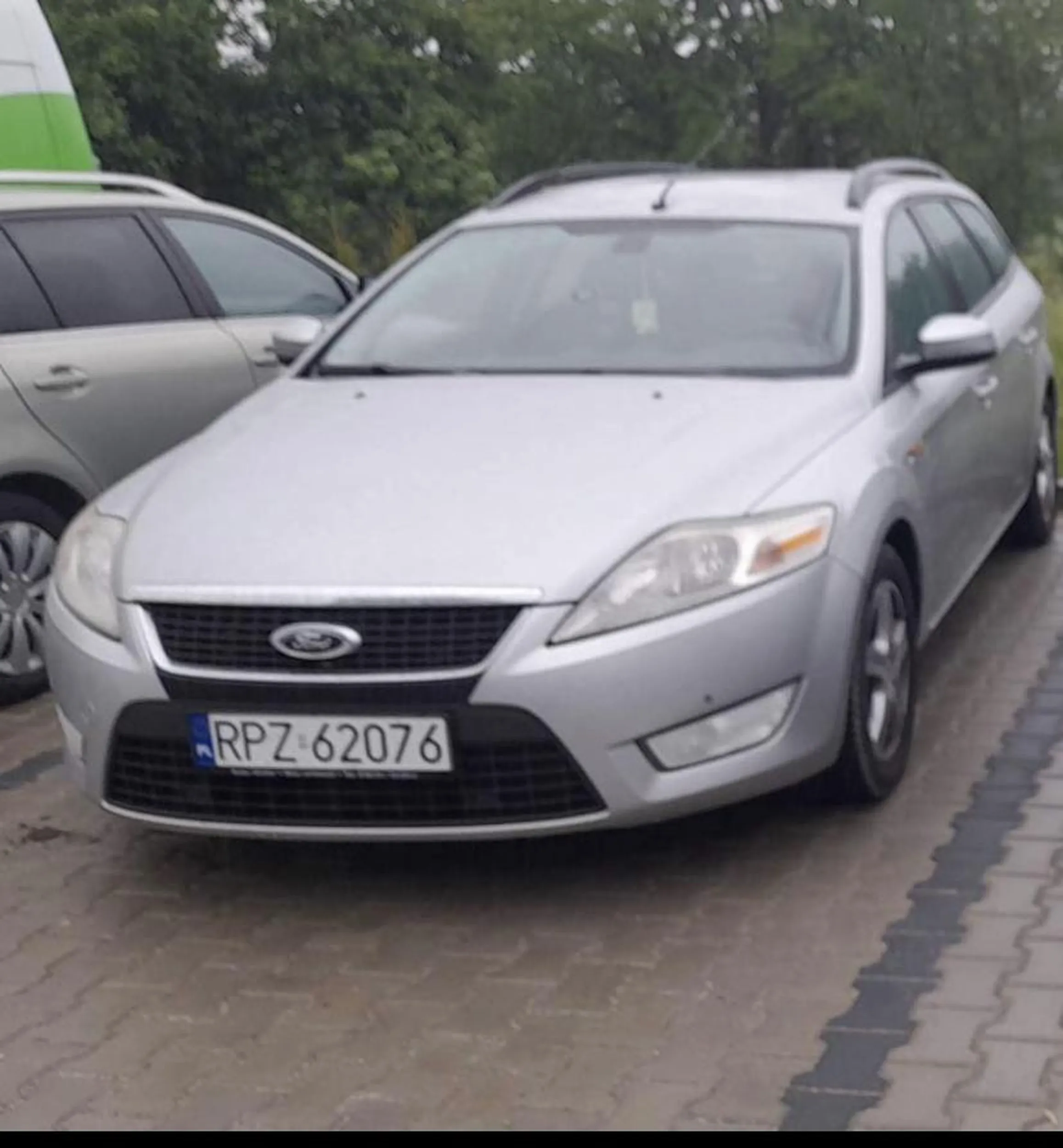 Kretyn, wymija na podwójnej ciągłej na 3 a gdy na niego zatrabiłem zostałem pozdrowiony środkowym palcem od pasażera.