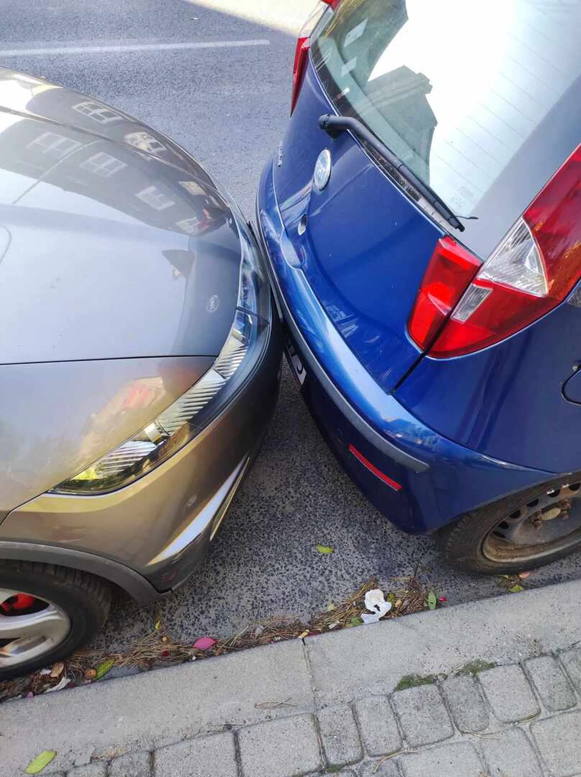 Parkuje na dupie innych samochodów