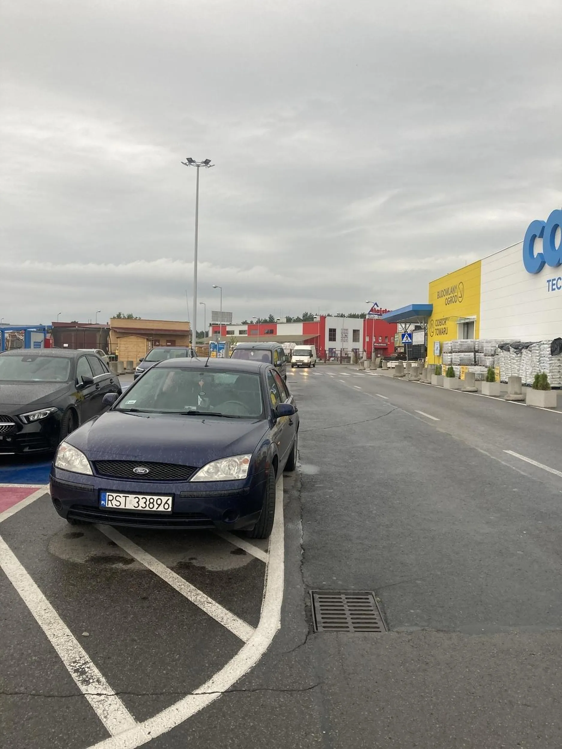 Ograniczasz innym kierowcom wyjazd z parkingu. Dookoła było setki wolnych miejsc