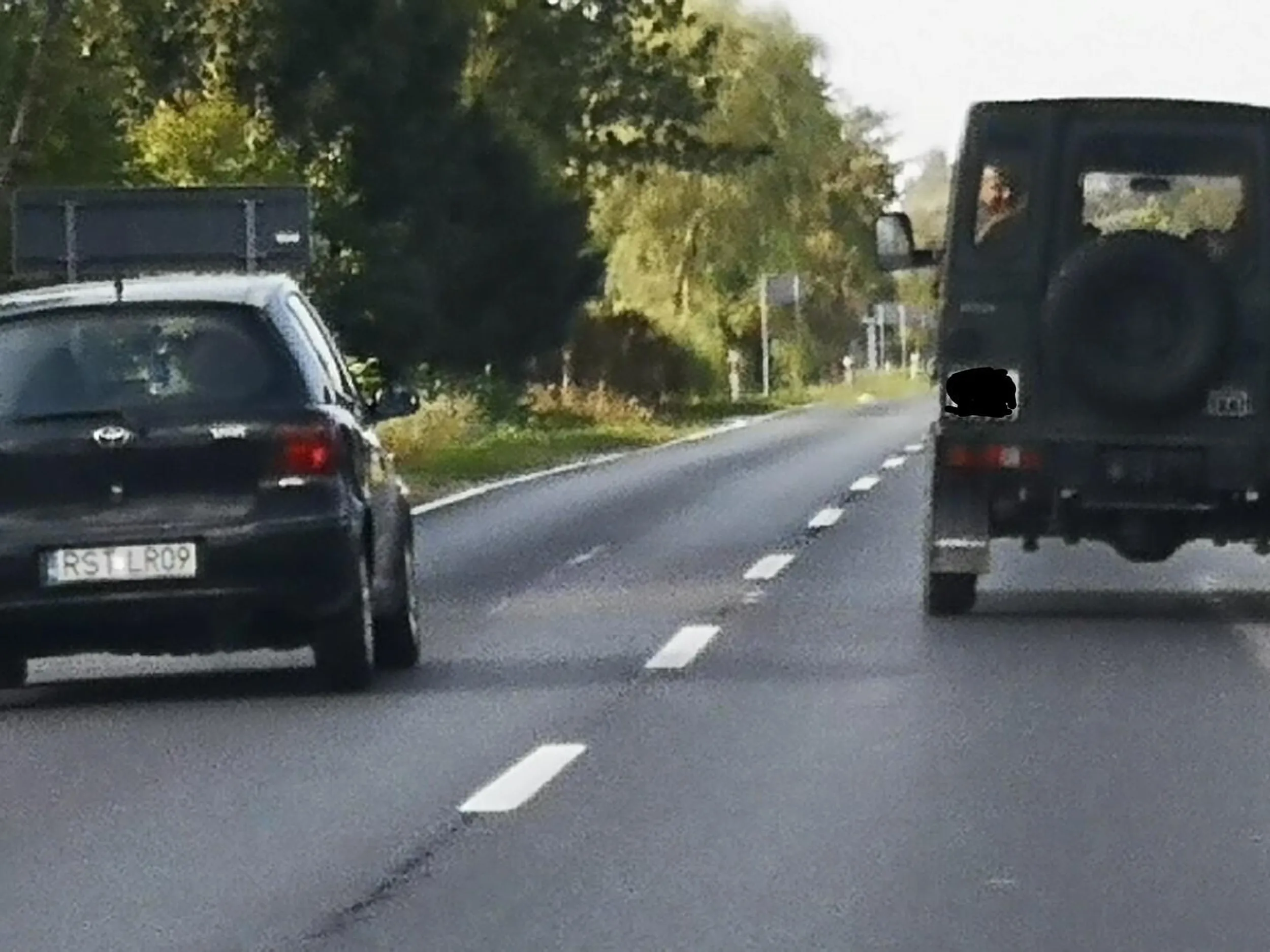 Następna która urwała się z toru i wyprzedza na podwójnej pasach i przejściach spieszy się na inny świat widocznie.