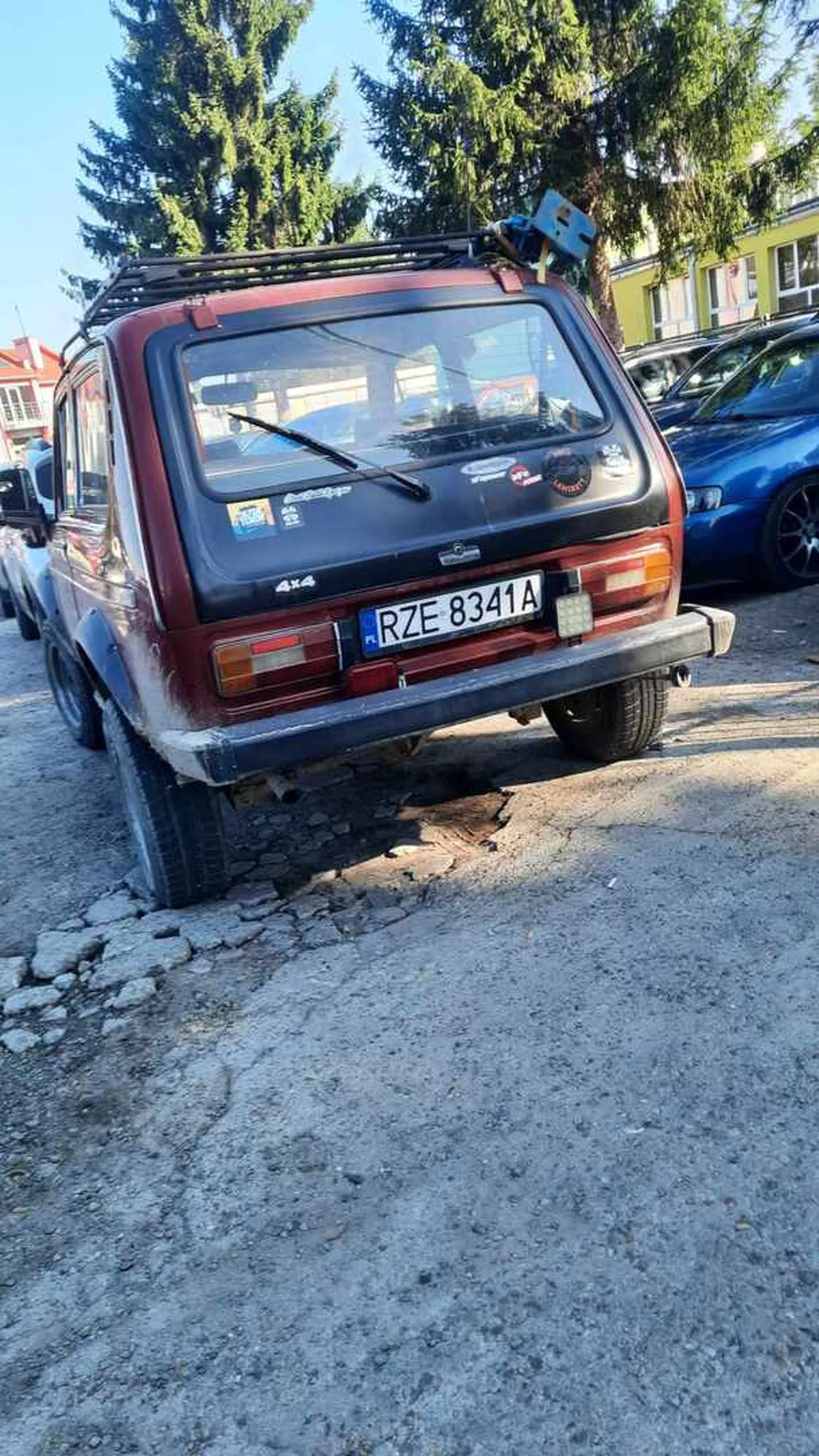 Mistrz stania w bramie na wyjeździe z parkingu, tak trzymaj ?