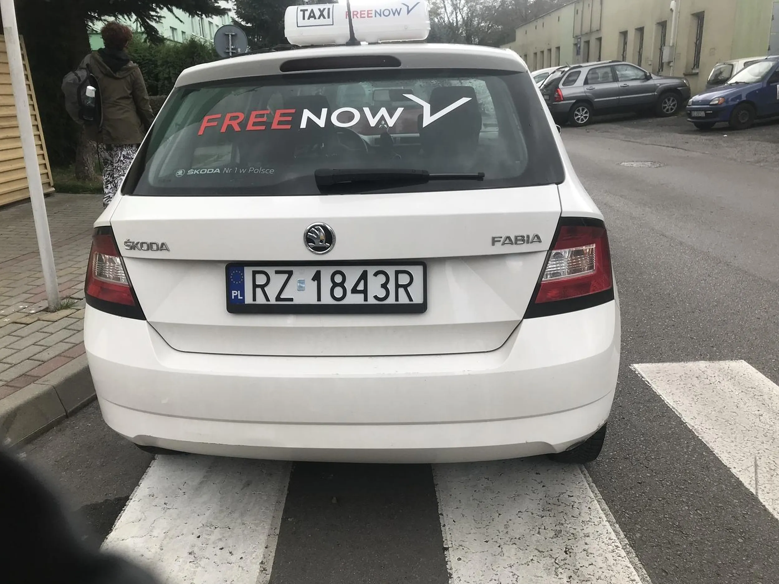 Chyba zbędny. Drugi dzień tak sterczy pajac