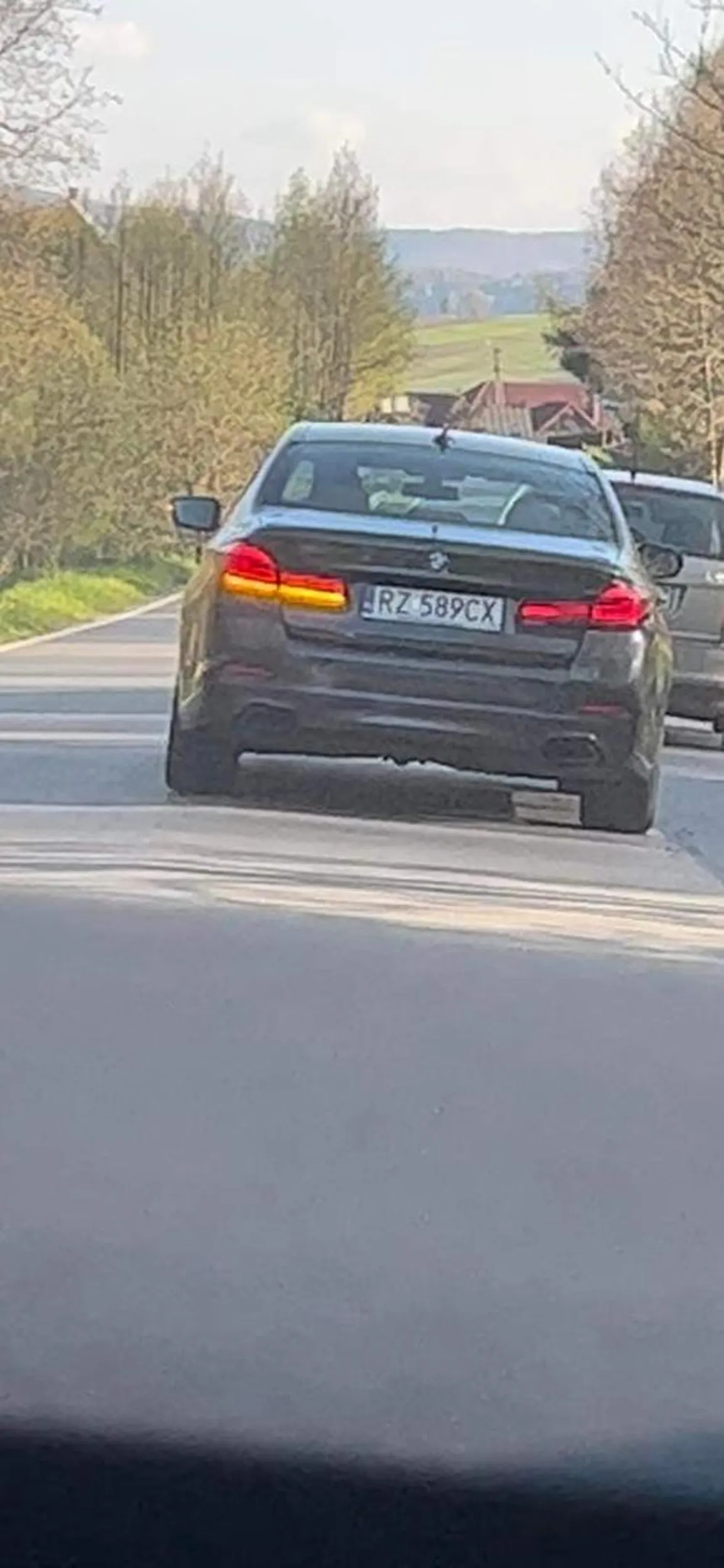 Wygrane prawo jazdy w chipsach burak z BMW wpycha się i jeszcze celowo hamuje
