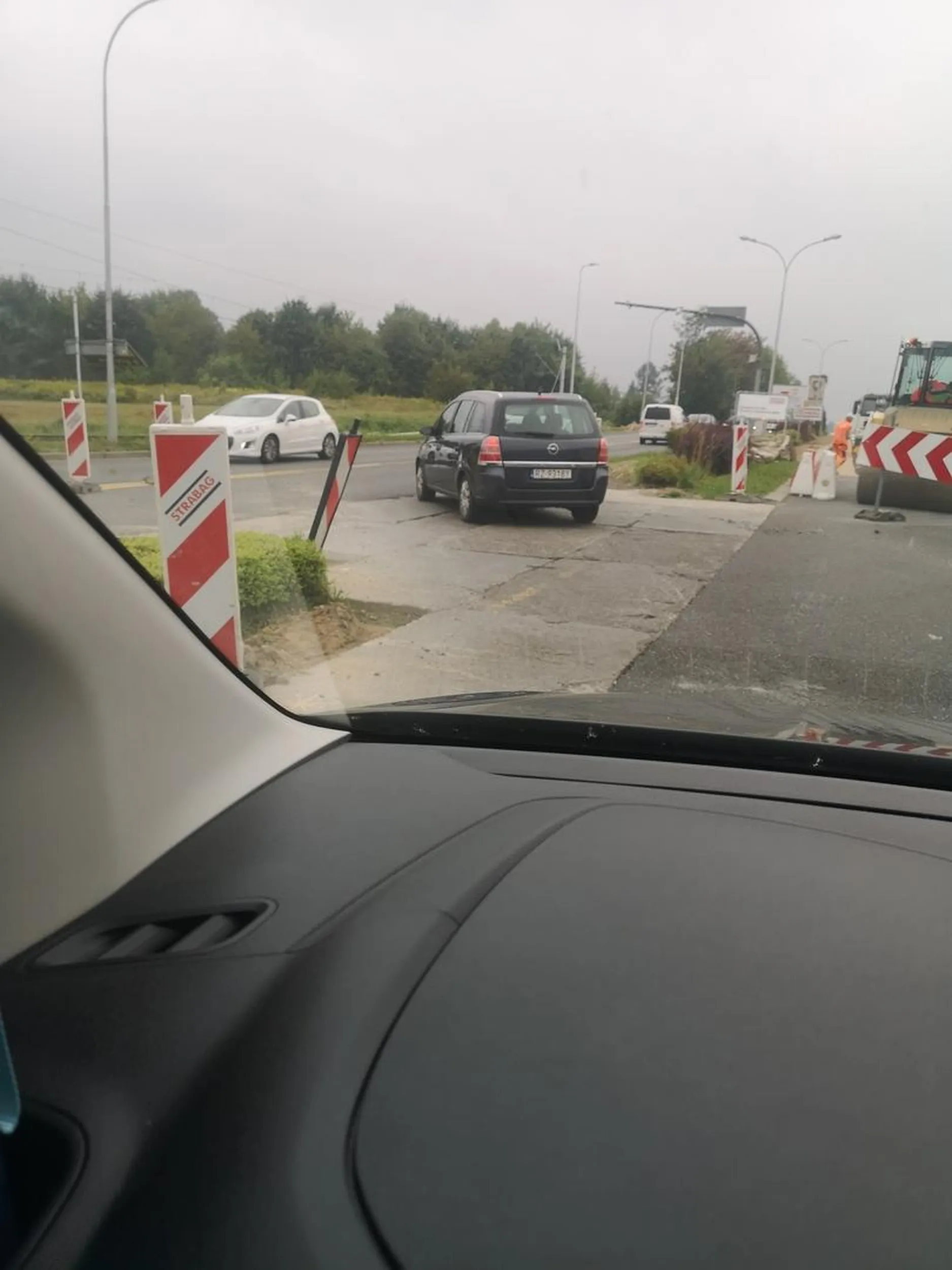 Tego pana nie obowiązuje przepis o jeździe na suwak.