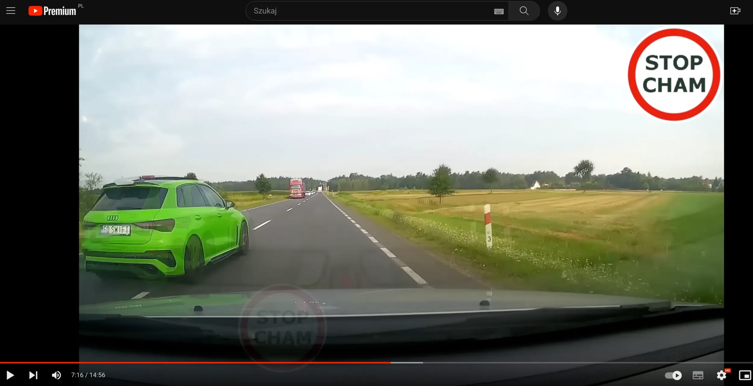 Kurcze, mógł TIR nie zjeżdżać z drogi :/