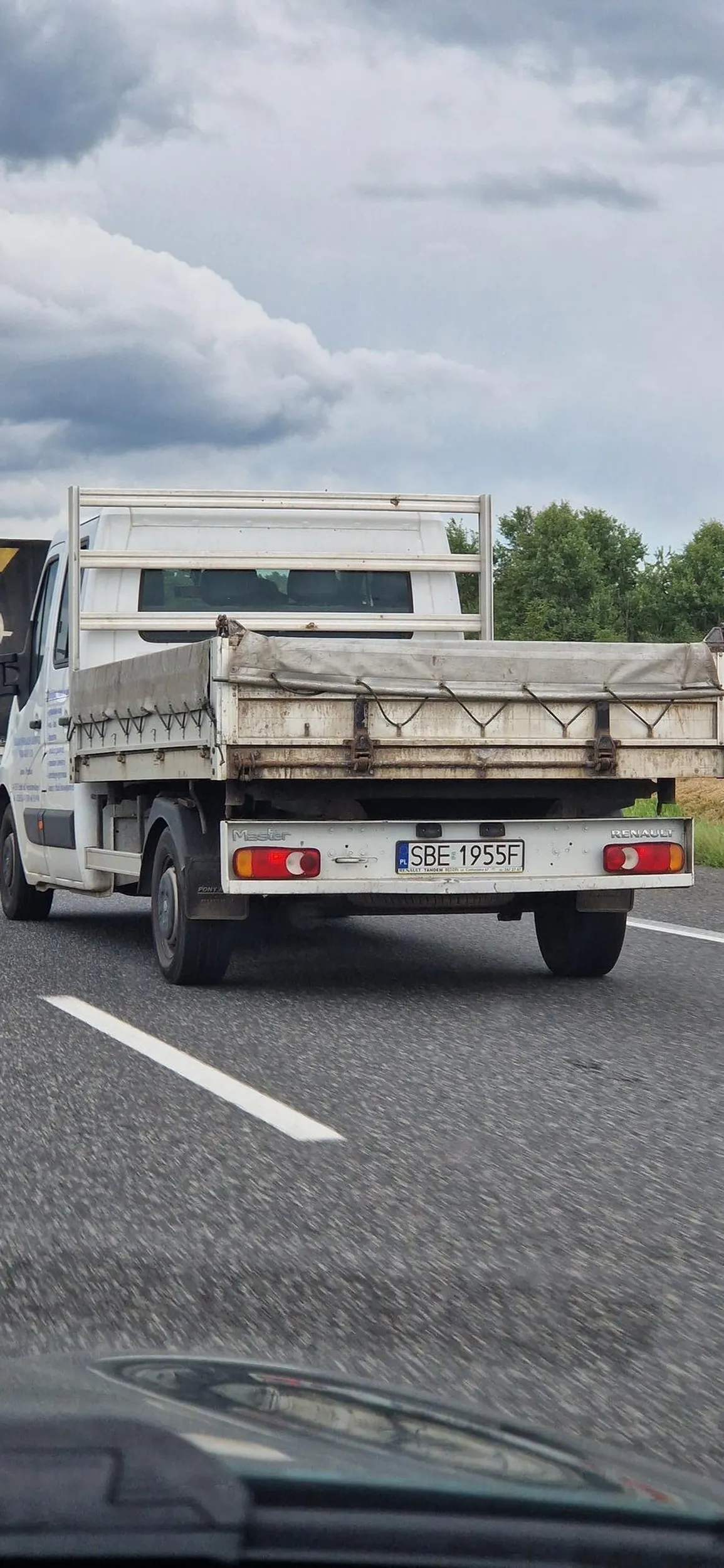 Nie pozdrawiam Pana, który na A4 ciągle zajeżdżał drogę wyprzedzającym tiry i powodował mocne hamowanie u każdego.