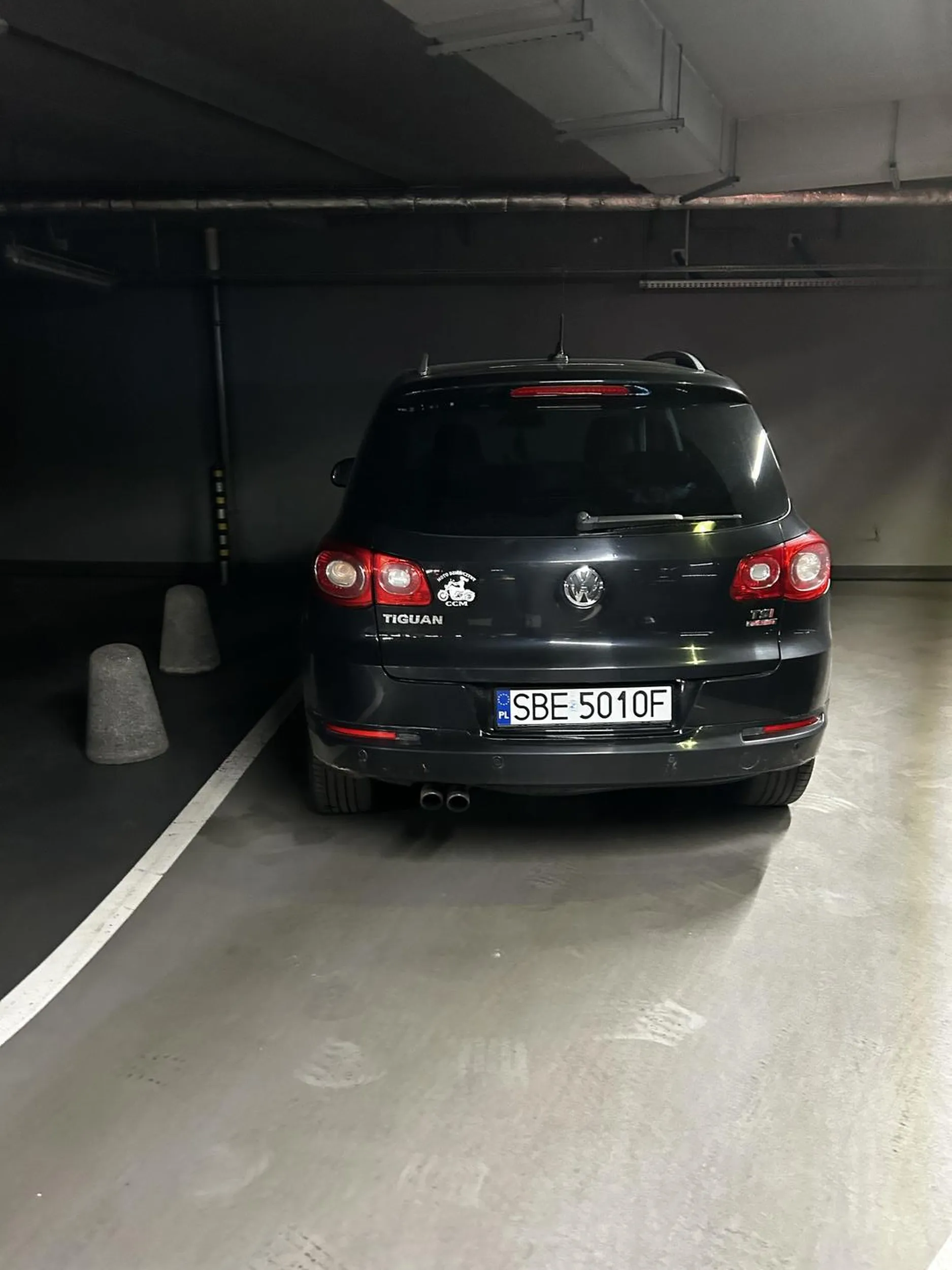 Naucz sie parkowac w miejscach do tego przeznaczony bo nastepnym razem ci to niemieckie gowno odholuje