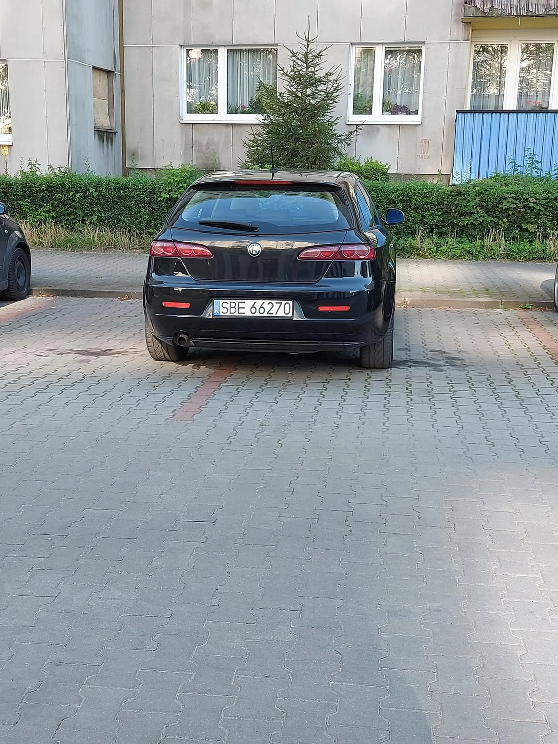 Mistrz parkowania.. może zacznij od kolorowanek jak masz problem z wyjeżdzaniem za linie..