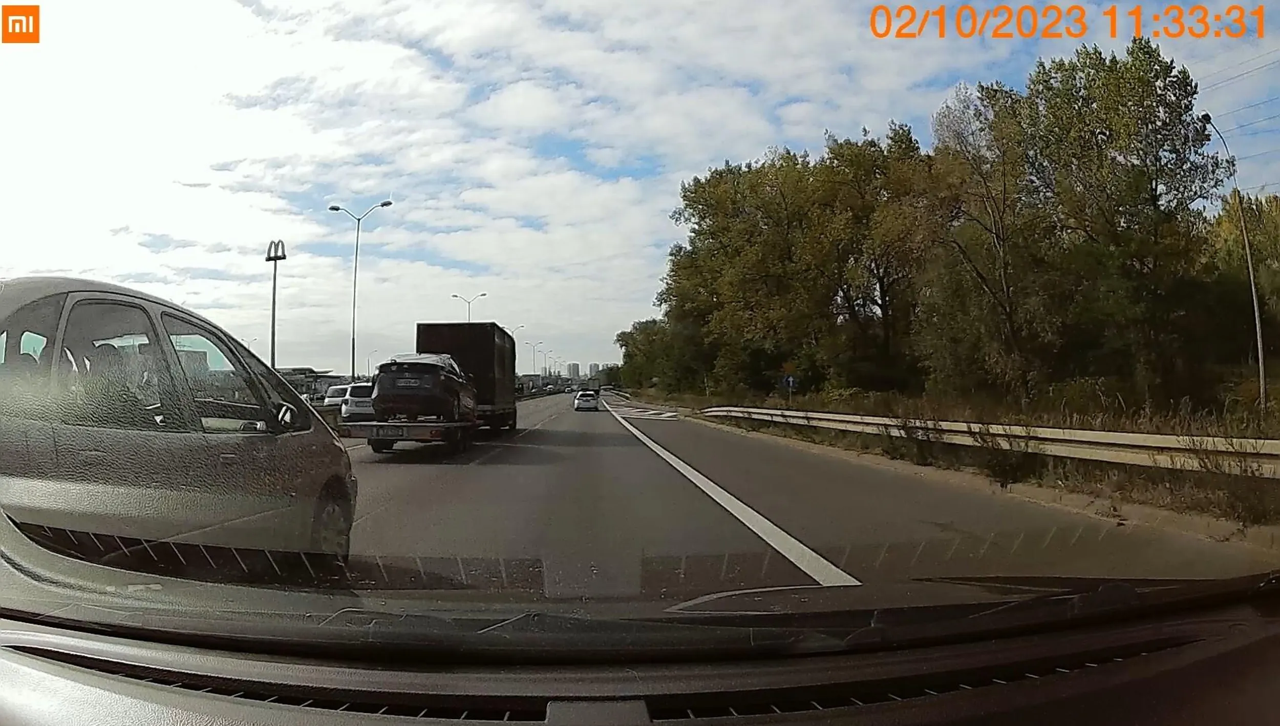 Uchylnięty babsztyl zajeżdża drogę, manewry pirata drogowego. I to chyba z dzieckiem na pokładzie w drodze do Ikei w Katowicach.