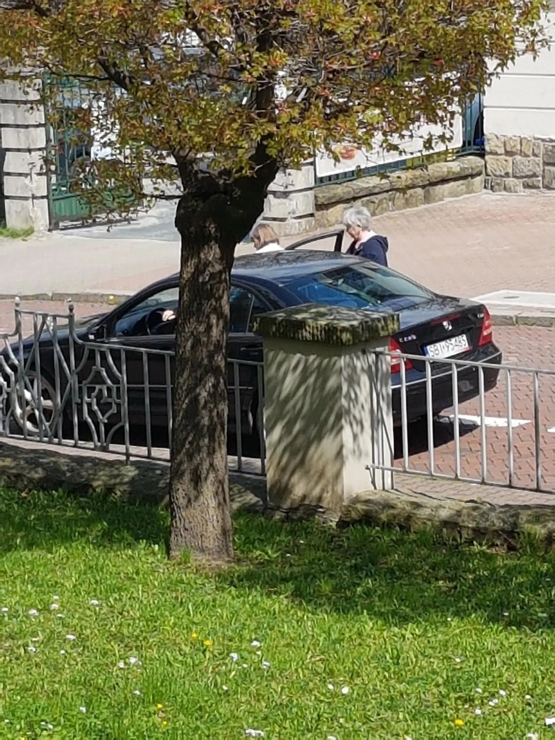 Ladnie zaparkowane fajne auto :)