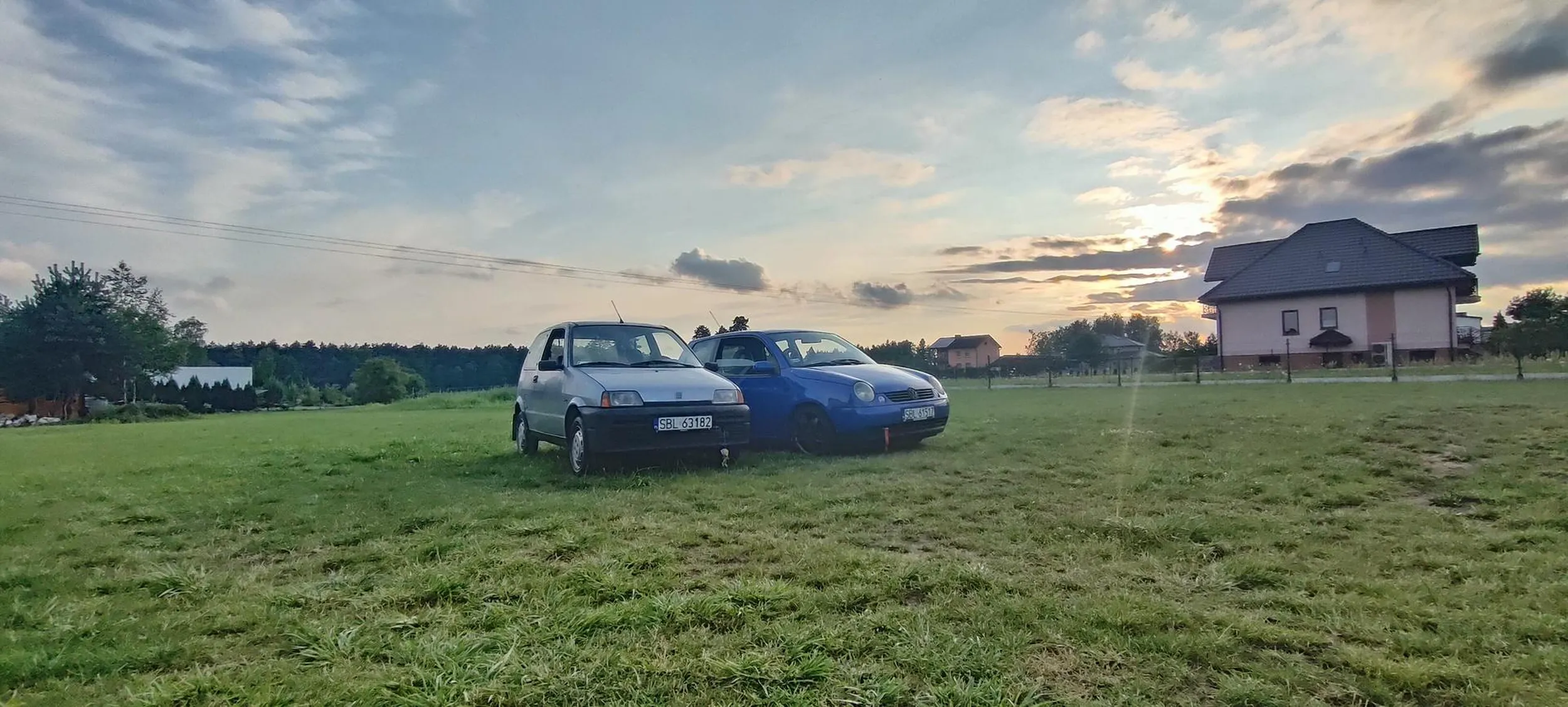 Bardzo miły i uprzejmy kierowca jak się poprosi to strzeli z wydechu jego bryka wywala 130 na autostradzie przy zamkniętych oknach. Młody dżentelmen podrywa kobiety i ma fajne skiety. Essa