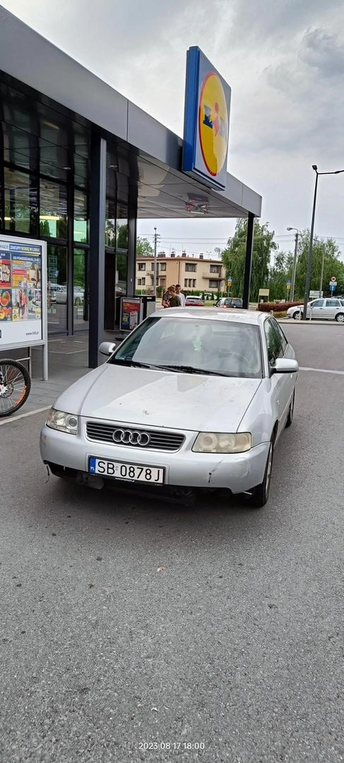 Następnym razem wjedź tym złomem do Lidla - będzie jeszcze szybciej tępa dzido