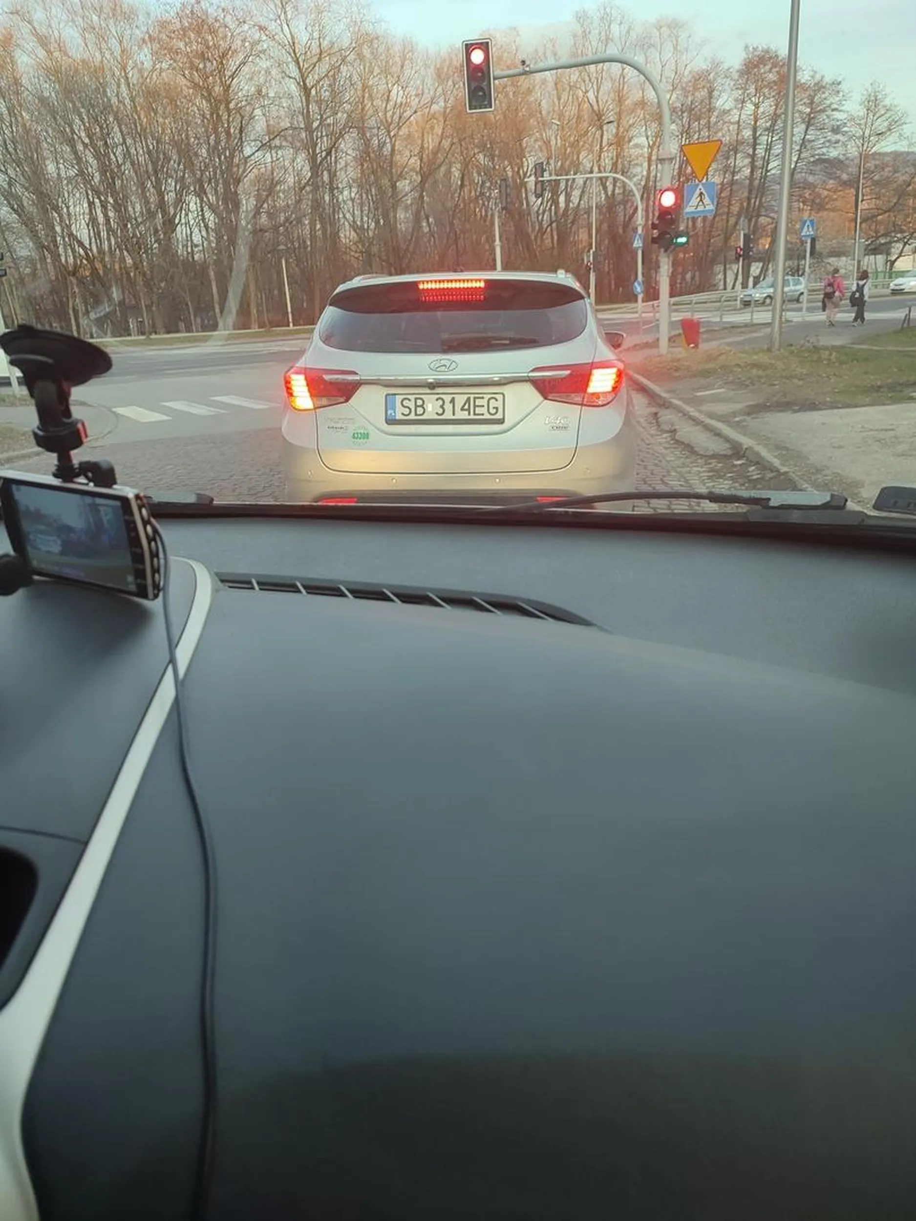 Pirat drogowy na ulicach Bielska . Prawko znalezione w Laysach ?