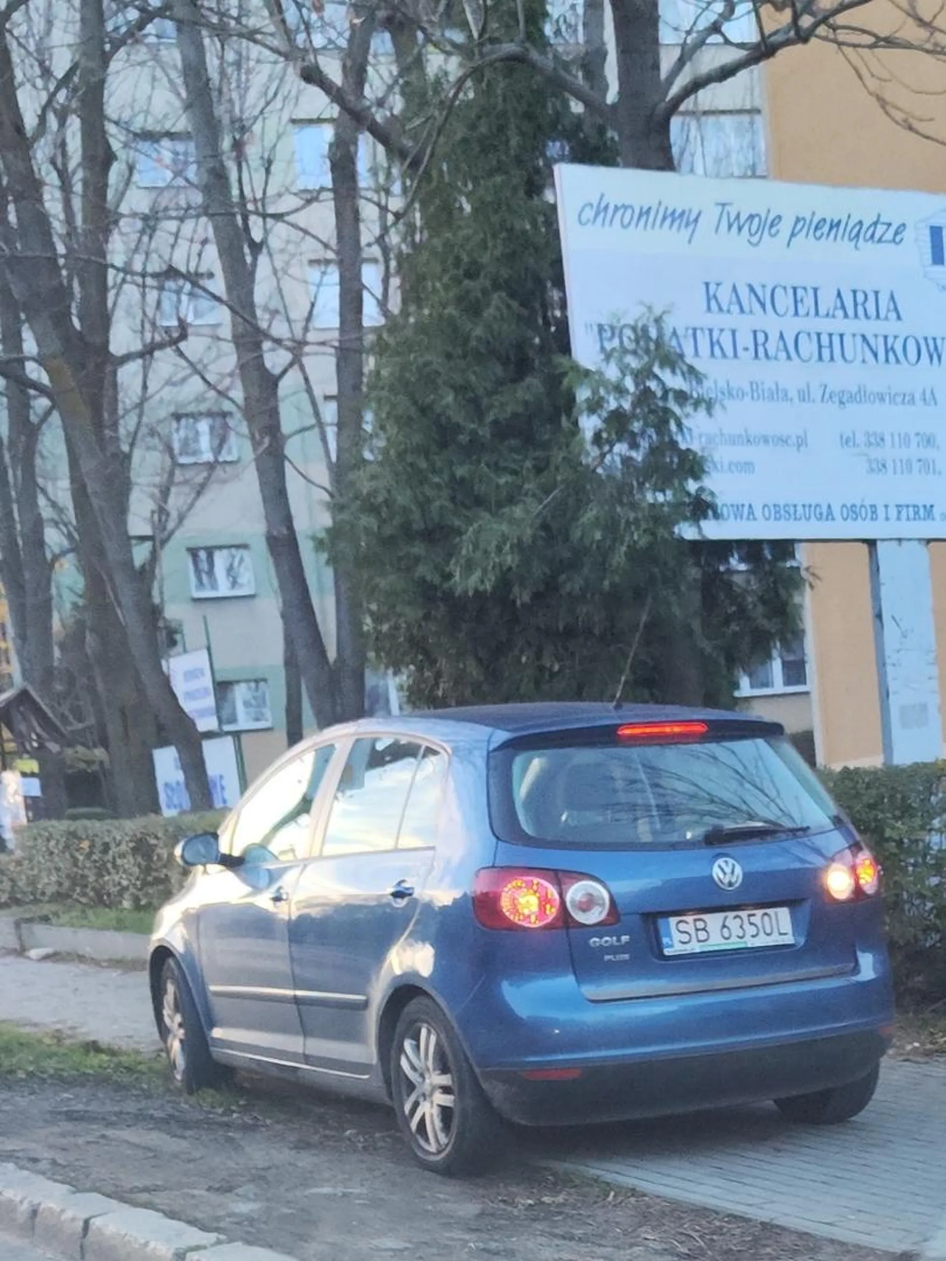 Pomyliła chodnik z jezdnią