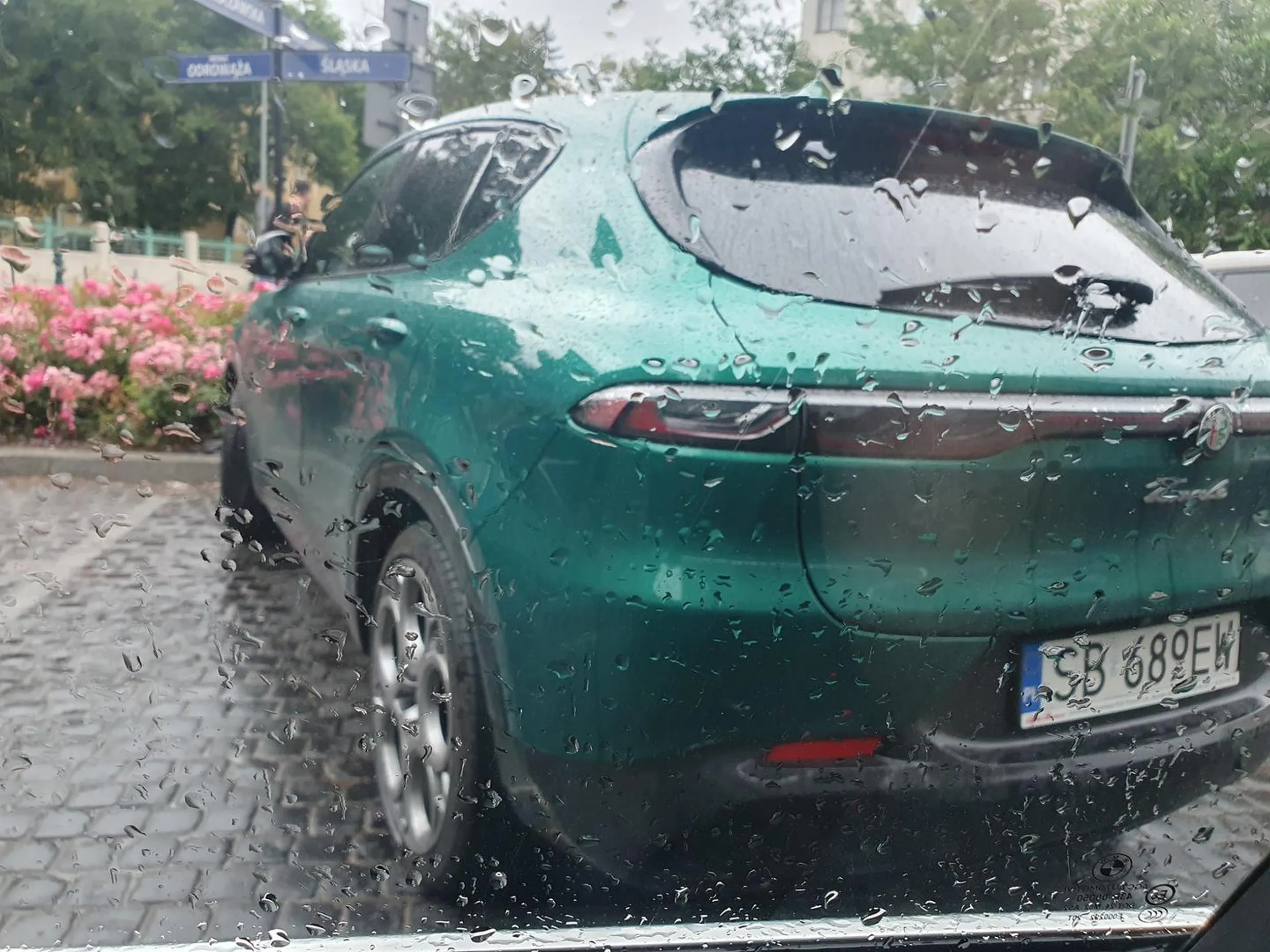 Naucz się parkować buraku, nie jesteś pępkiem świata.