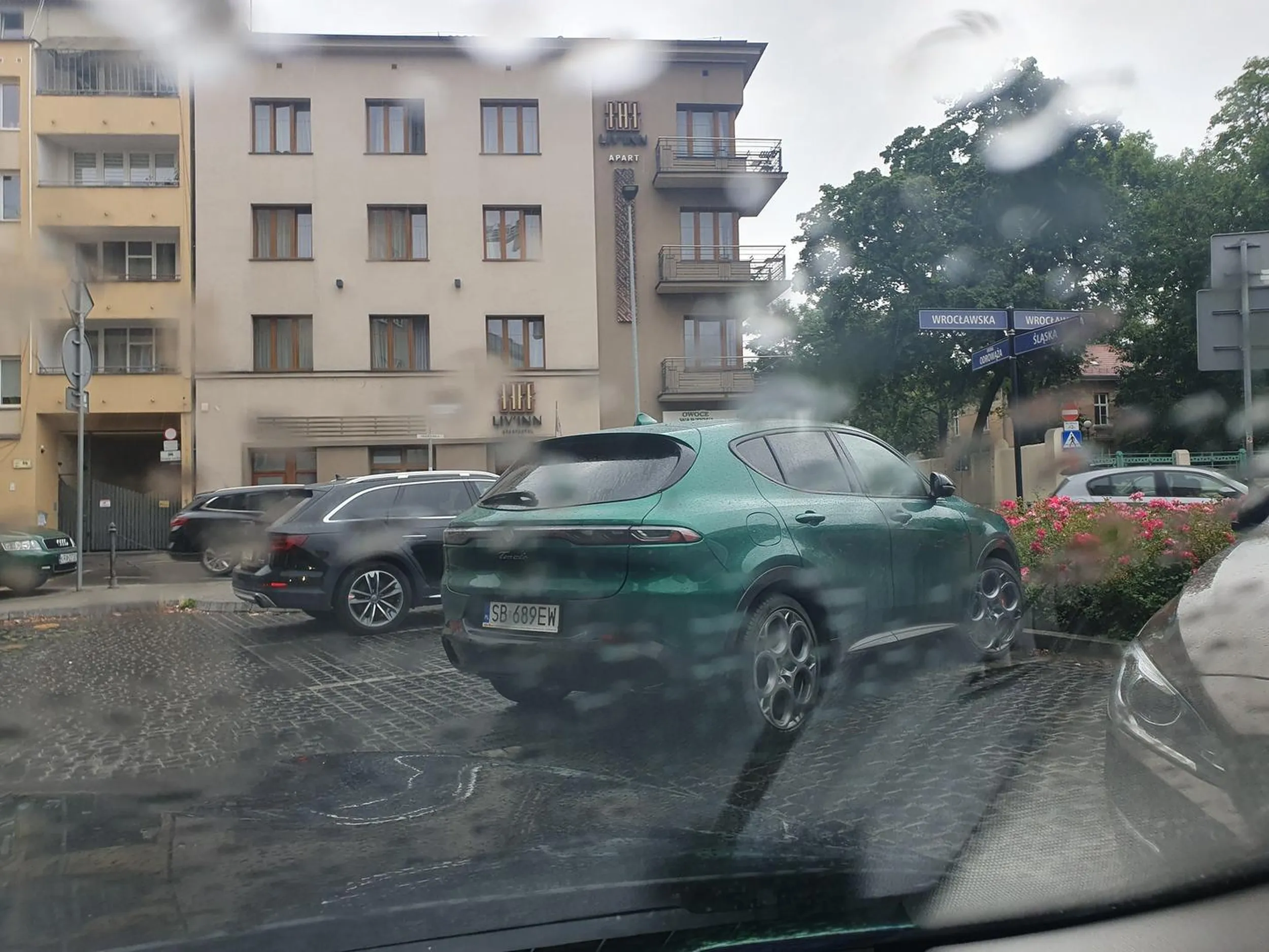 Naucz się parkować buraku, nie jesteś pępkiem świata.