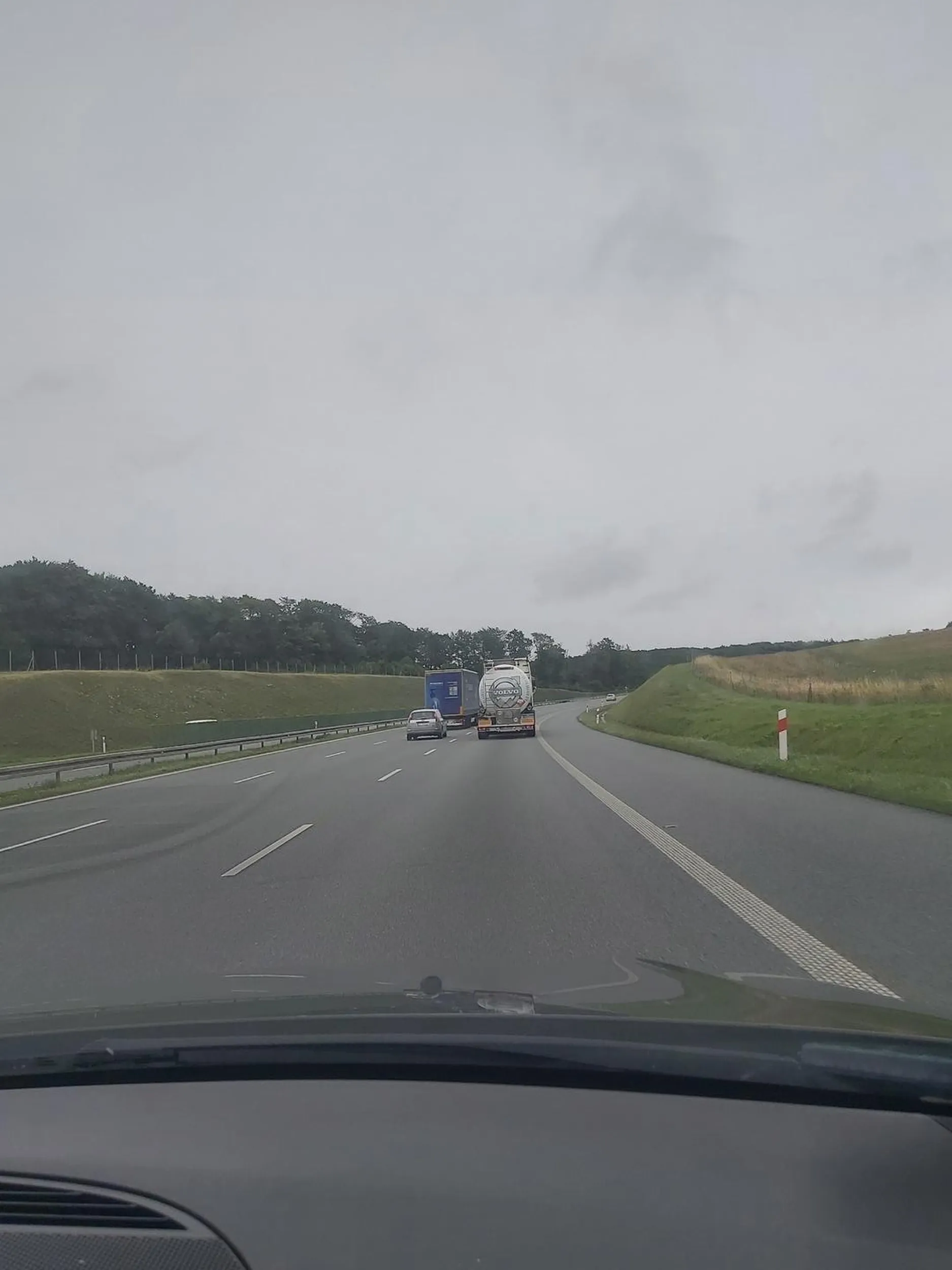 Pozdrawiamy nieudolnego kierowcę ciężarówki ?