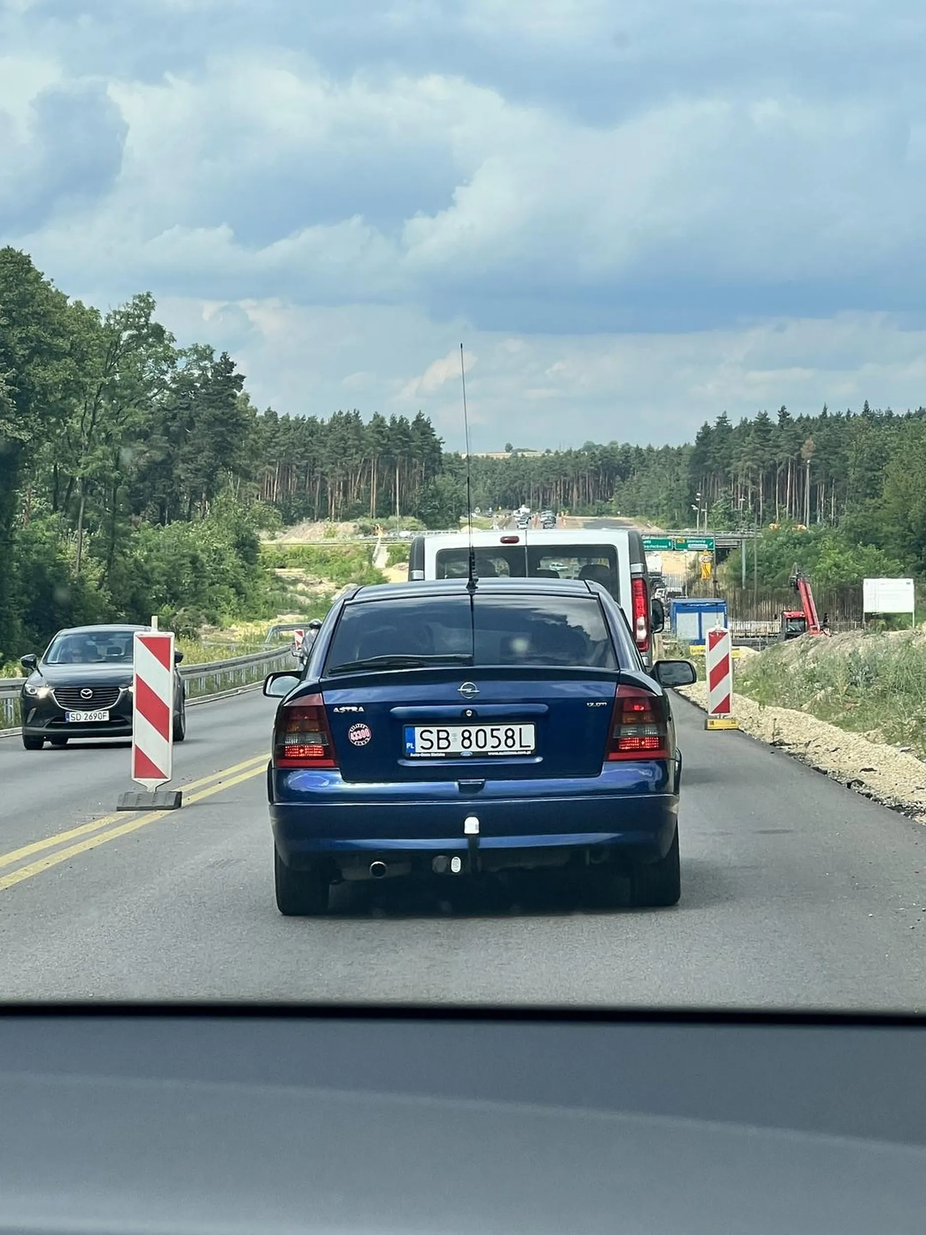 Kierowca nie zna obowiązujących przepisów ruchu drogowego.