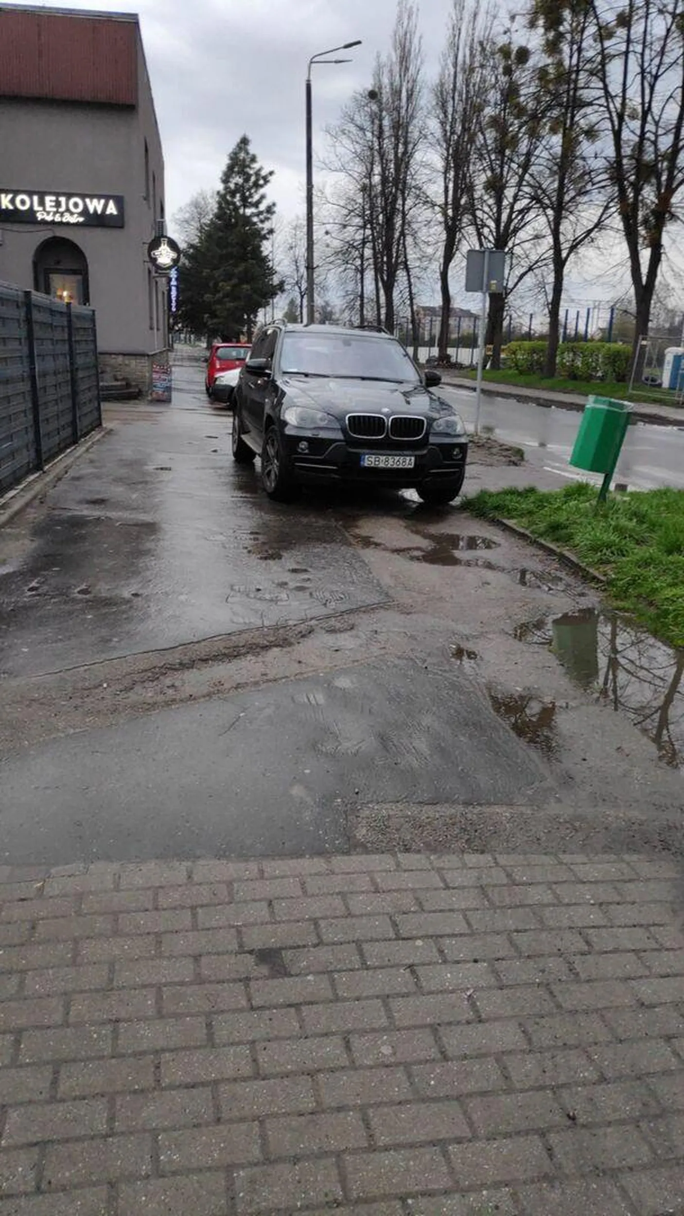 Piękne parkowanie na ulicy Kolejowej w Czechowicach