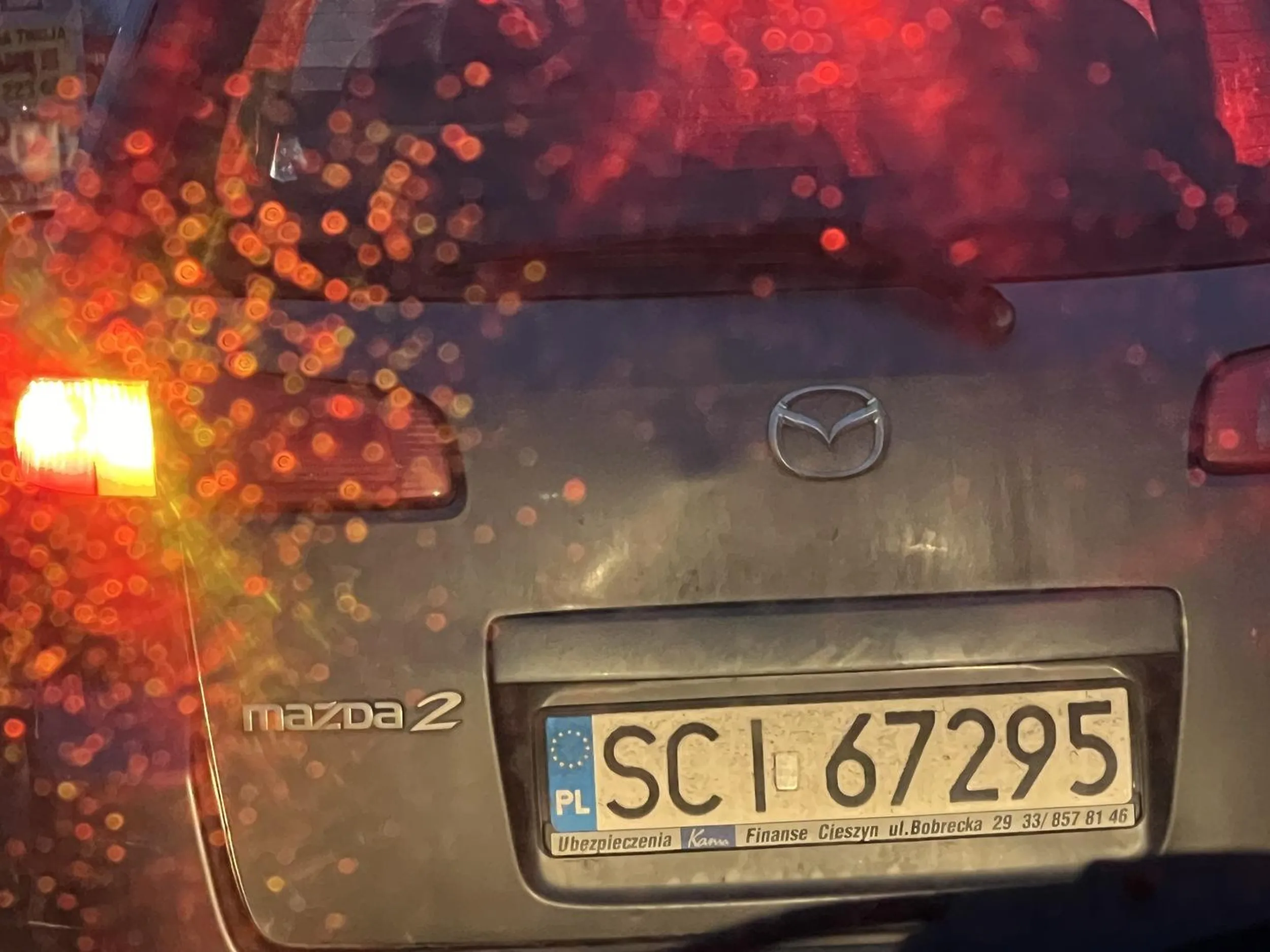 Nie zatrzymał się na stopie pod auchanem a potem zmienia pas jak upośledzony