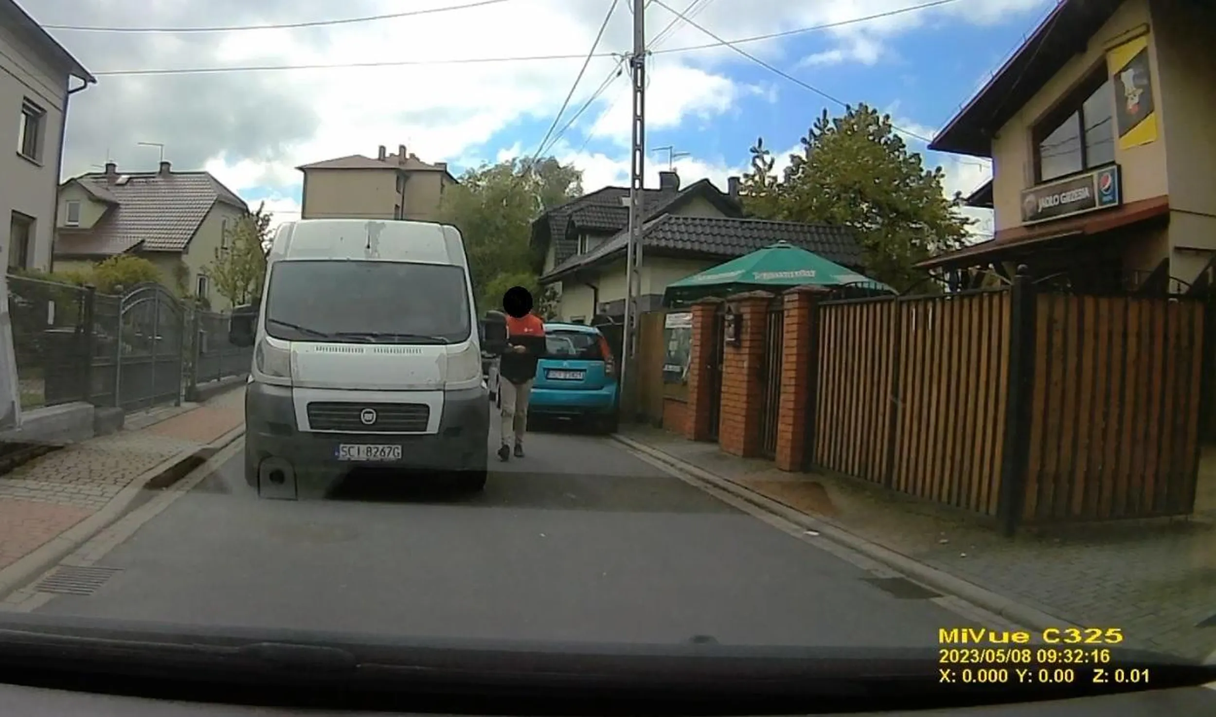 Zablokować muszę, bo paczkę dostarczyć muszę, a na poboczu się uduszę...