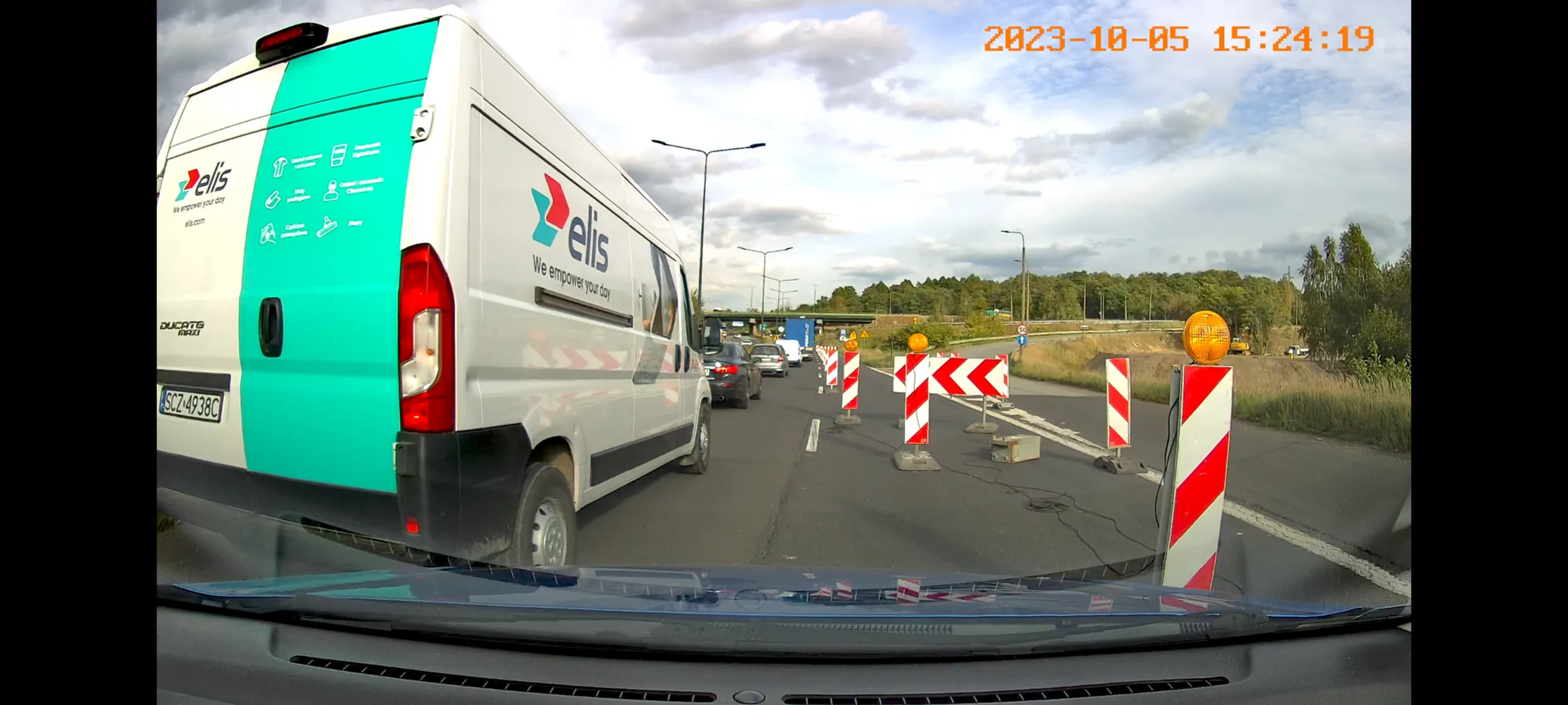 Kolego, jak zakładasz spodnie to się przyjrzyj dobrze na ten mechanizm co ci odciął ptaka. Bo widocznie nie rozumiesz co to zamek błyskawiczny, a więc i jazda na suwak przerasta twoje umiejętności...