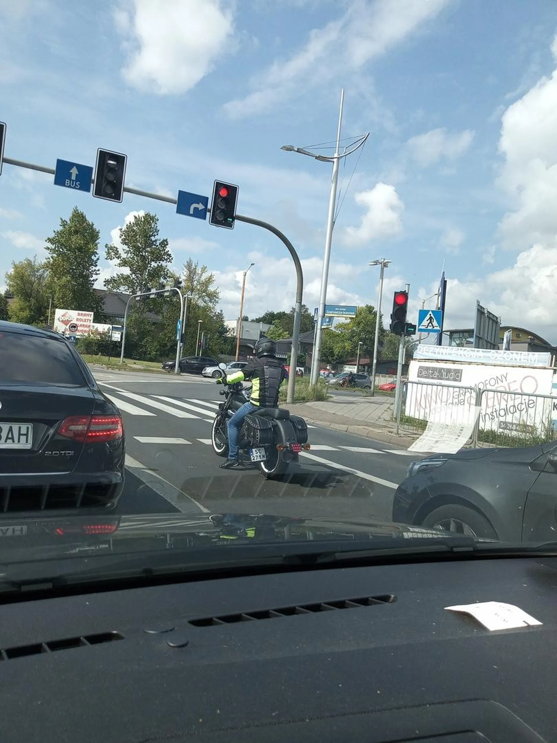 Nowy jednoosobowy autobus.