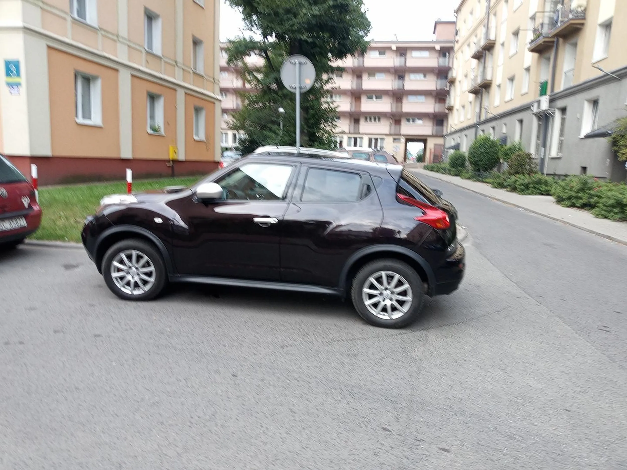 Jak widać, można zaparkować na skrzyżowaniu.