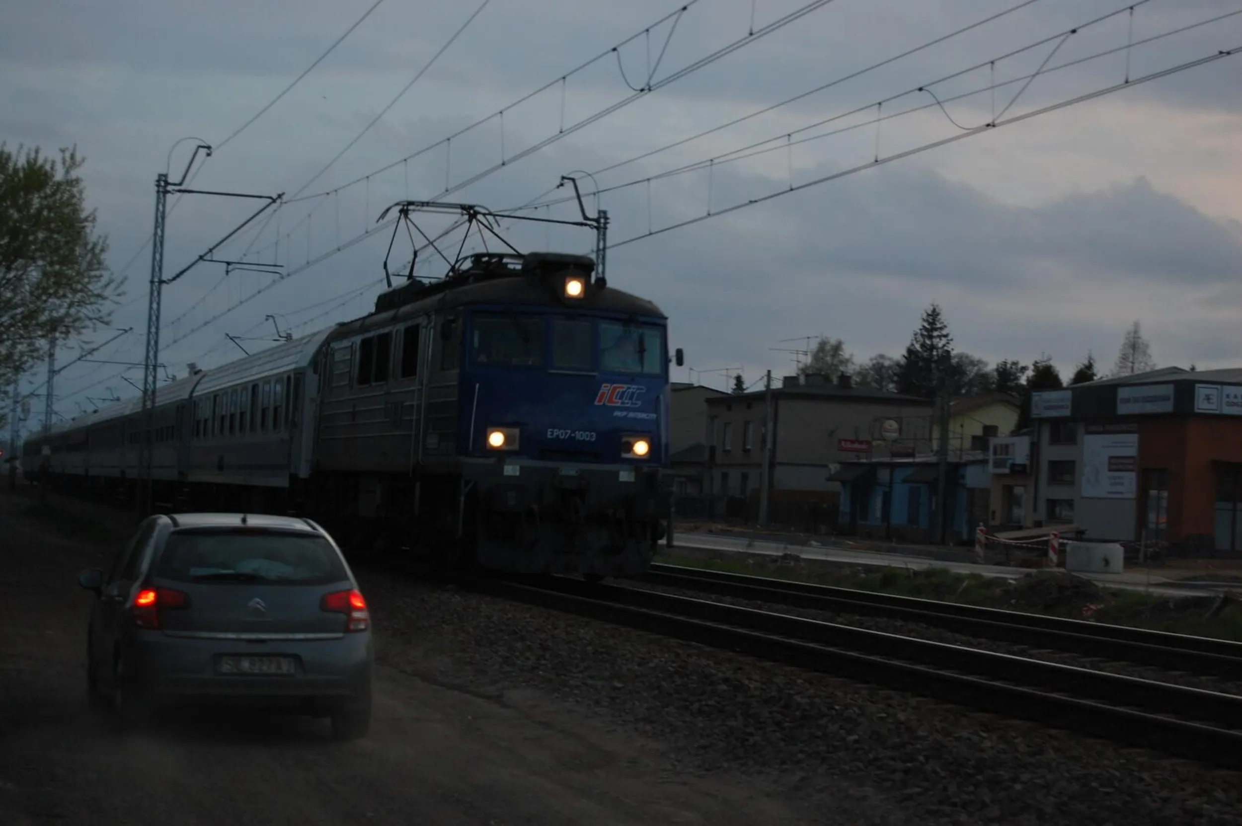 podczas mikolingu na ulicy zaciszańskiej wjechała mi w kadr nie polecam