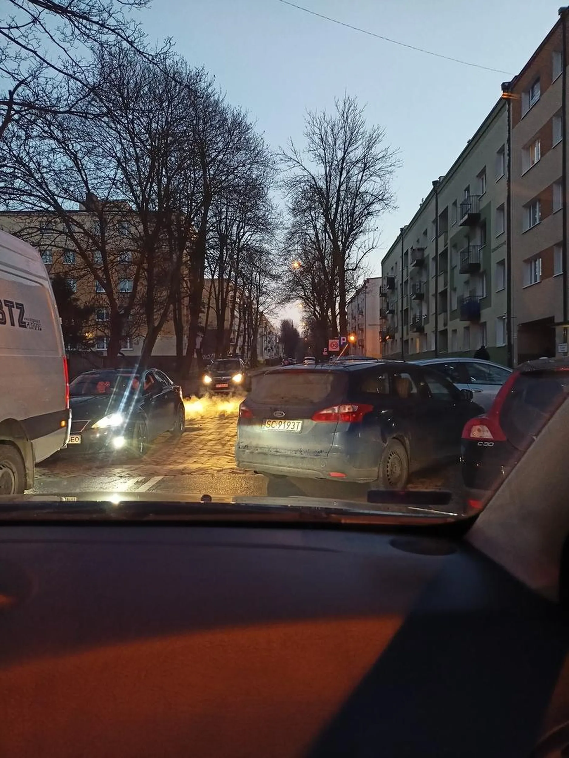 Pajac który nie umie parkować ?