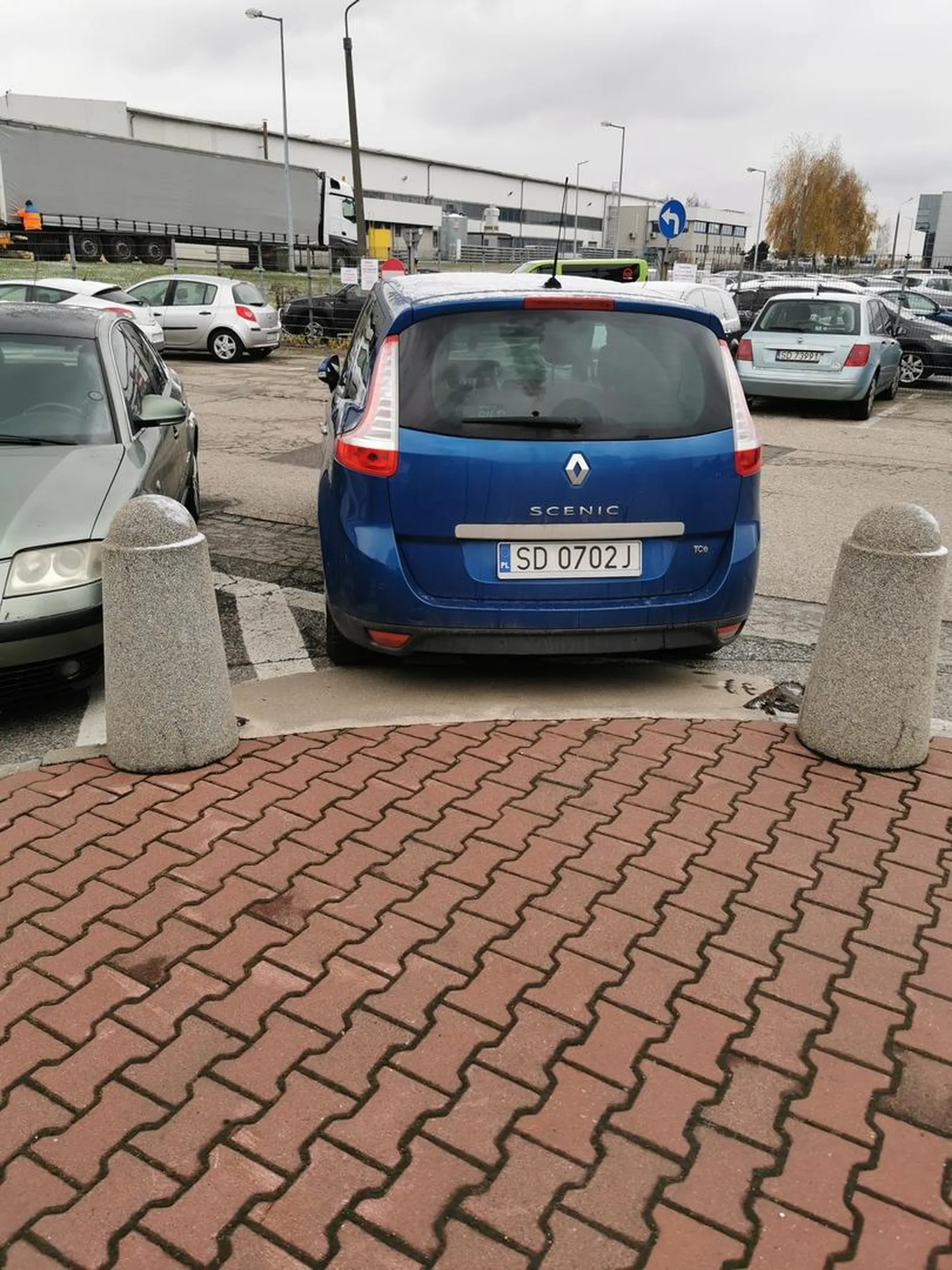 Chamstwo i bezczelność kierowcy nie zna granic!