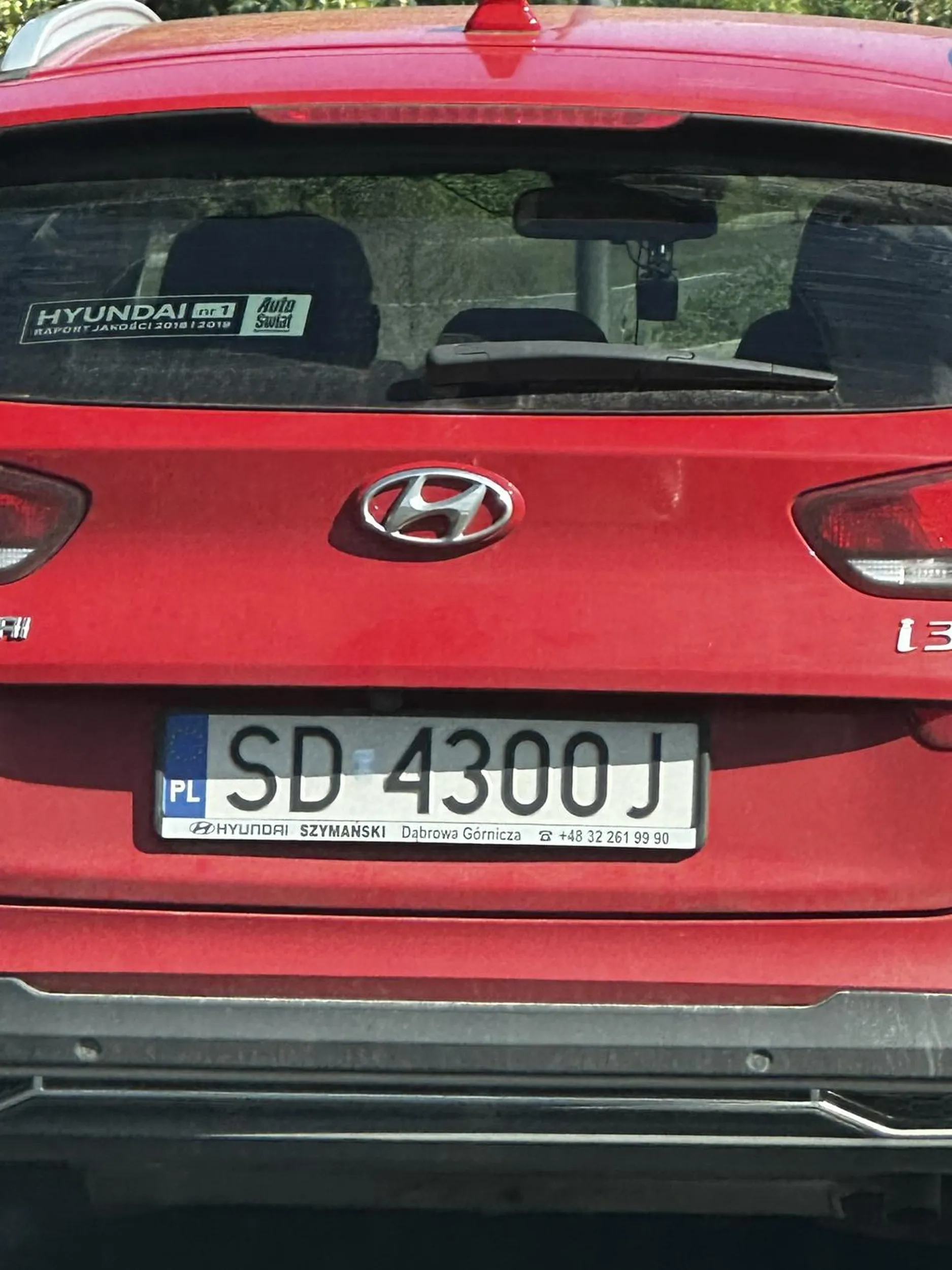 Łysy dziad który myśli że lewy pas służy do jechania z taką samą prędkością jak prawy majac możliwość zjechać na prawy pas to zakompleksiony dziad będzie blokował specjalnie lewy pas