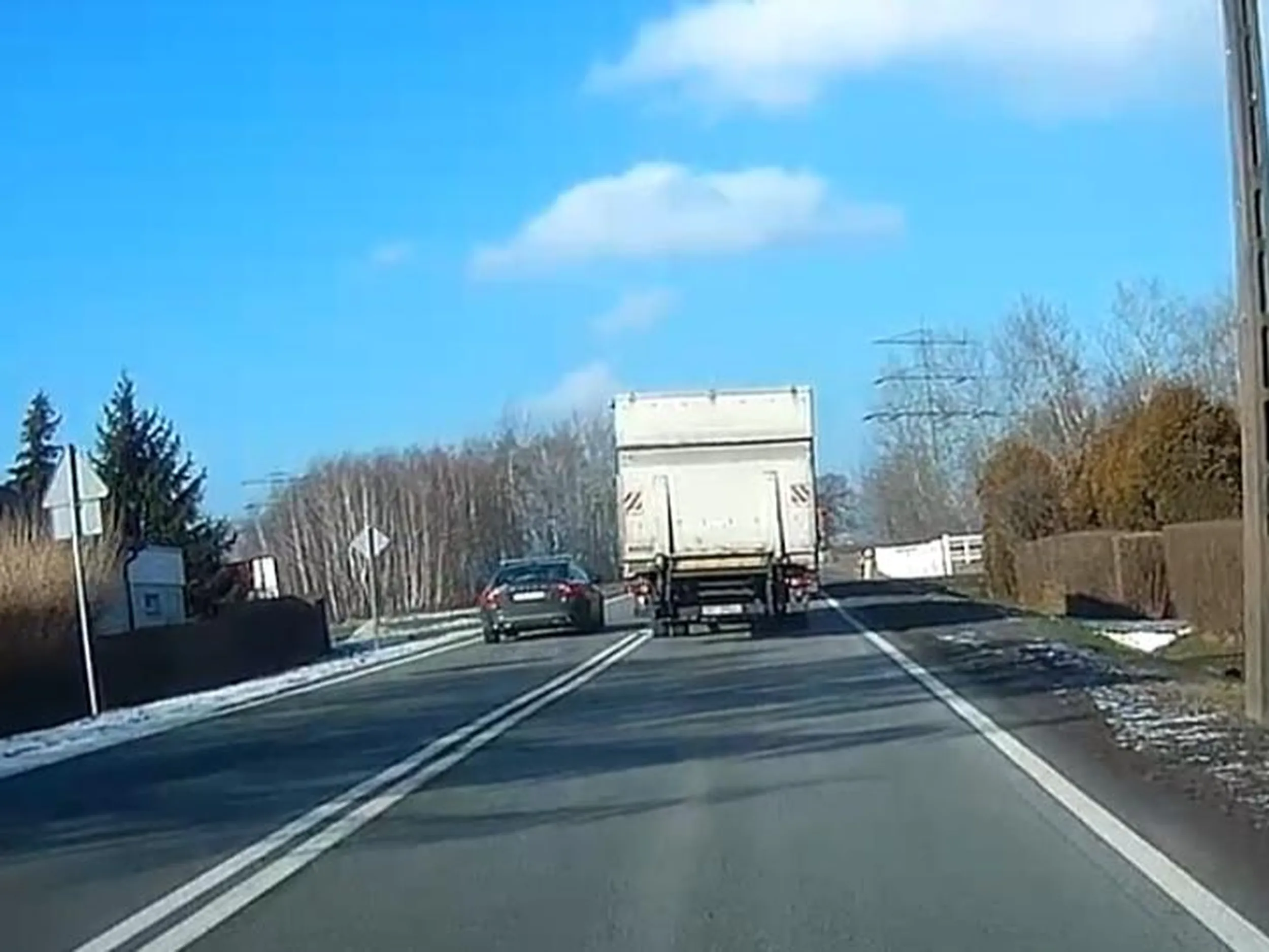 "Podwójna ciągła? Nie widzę..."