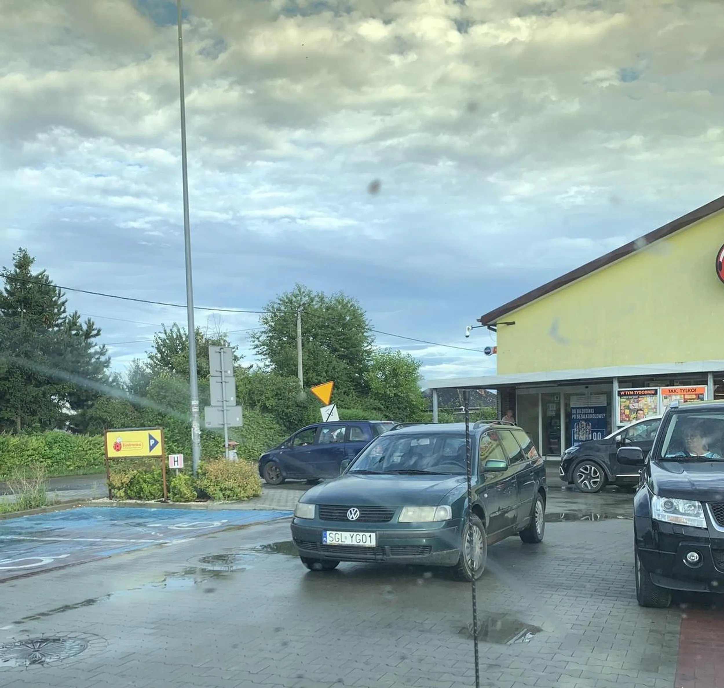 Trzeba było wjechać do sklepu jełopie