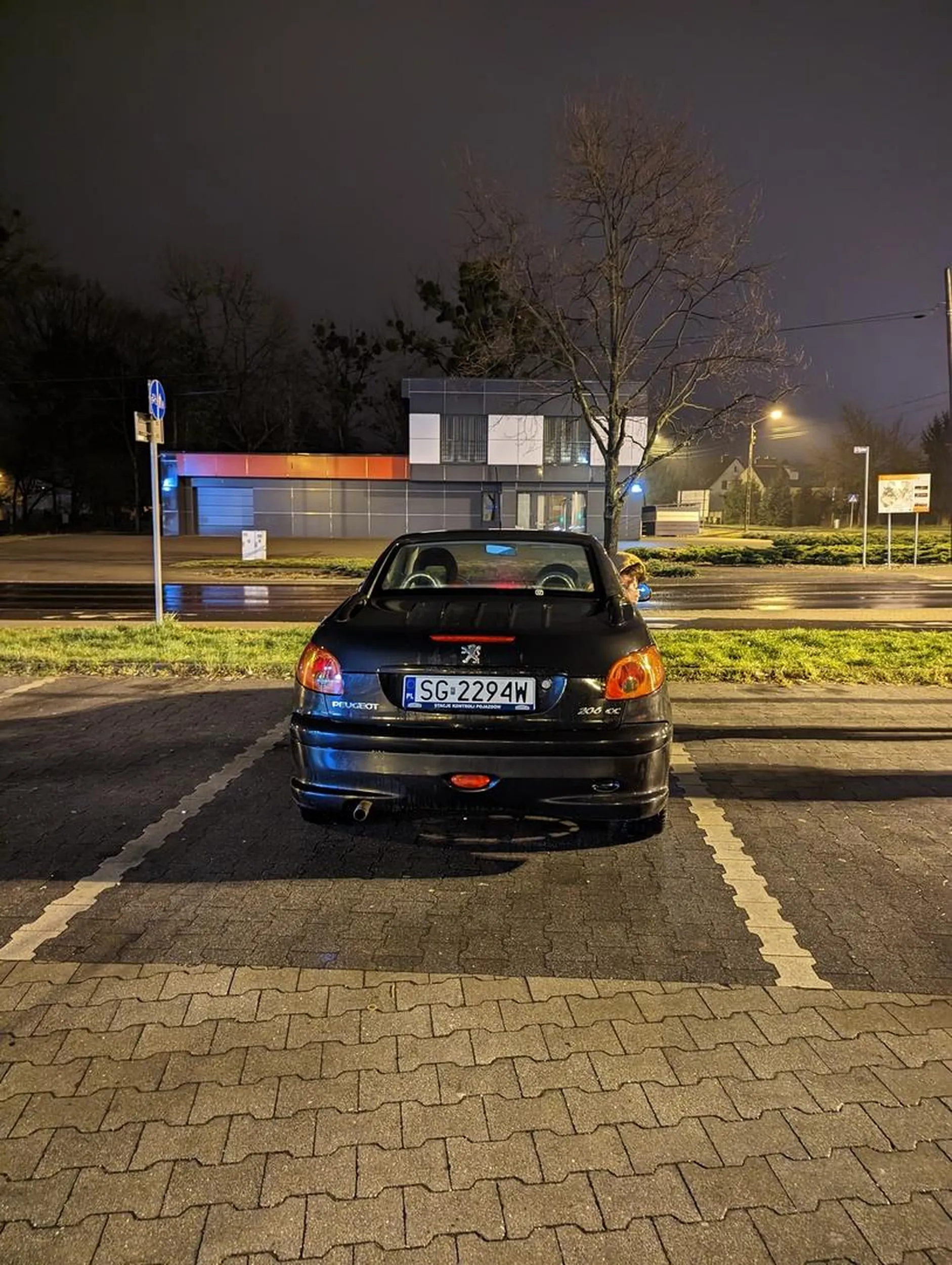 Kierowca naprawił auto po stłuczce całkowitej, oraz poprawił swoje umiejętności parkowania. Polecam