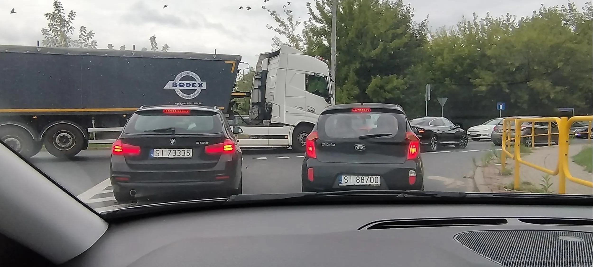 Nie ma jak zastawić całe skrzyżowanie...