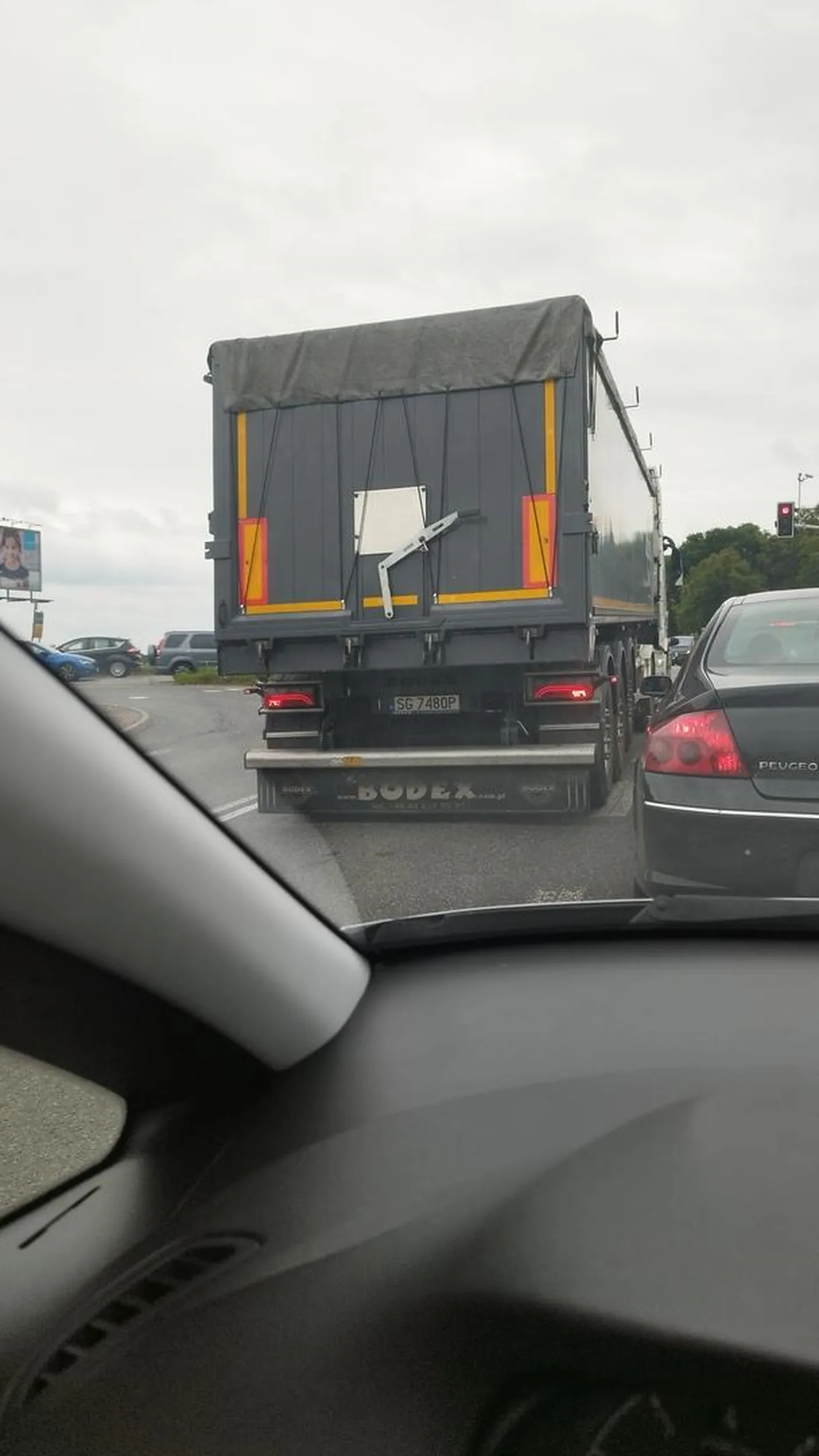 Nie ma jak zastawić całe skrzyżowanie...