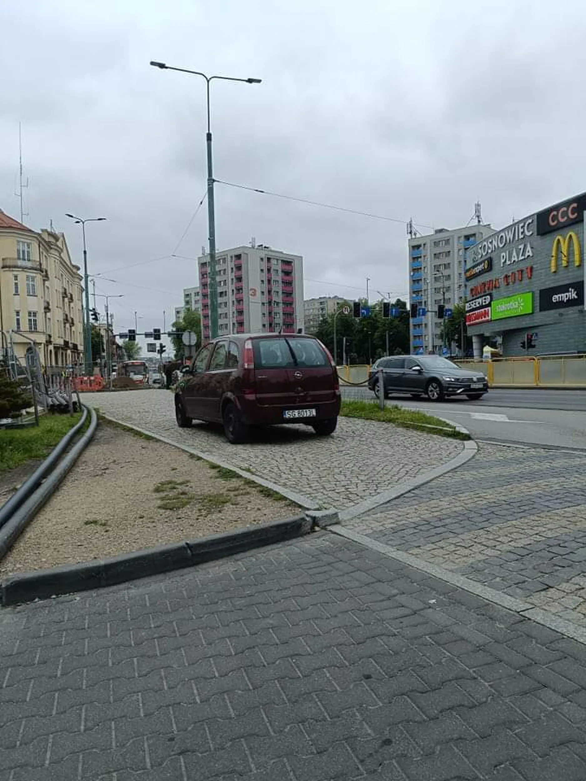 W Sosnowcu takie ładne chodniki mają to sobie stanę...