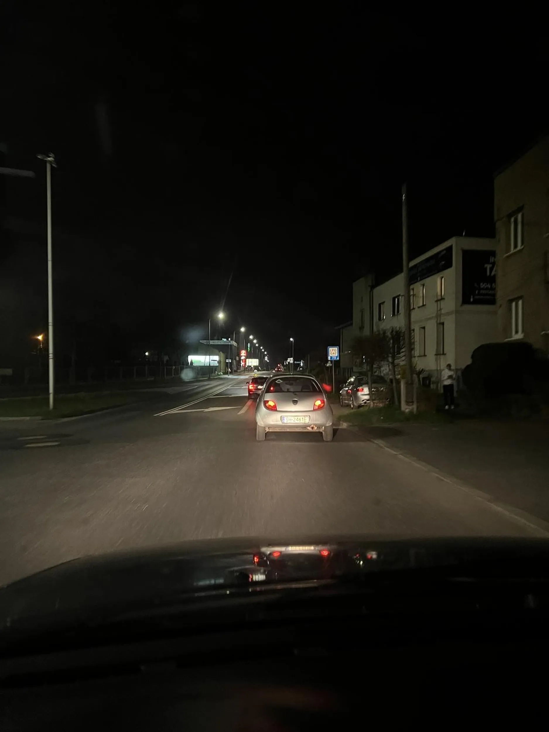 Spoko jazda czasami jeździ pod prąd ale jest nienagannym kierowca.