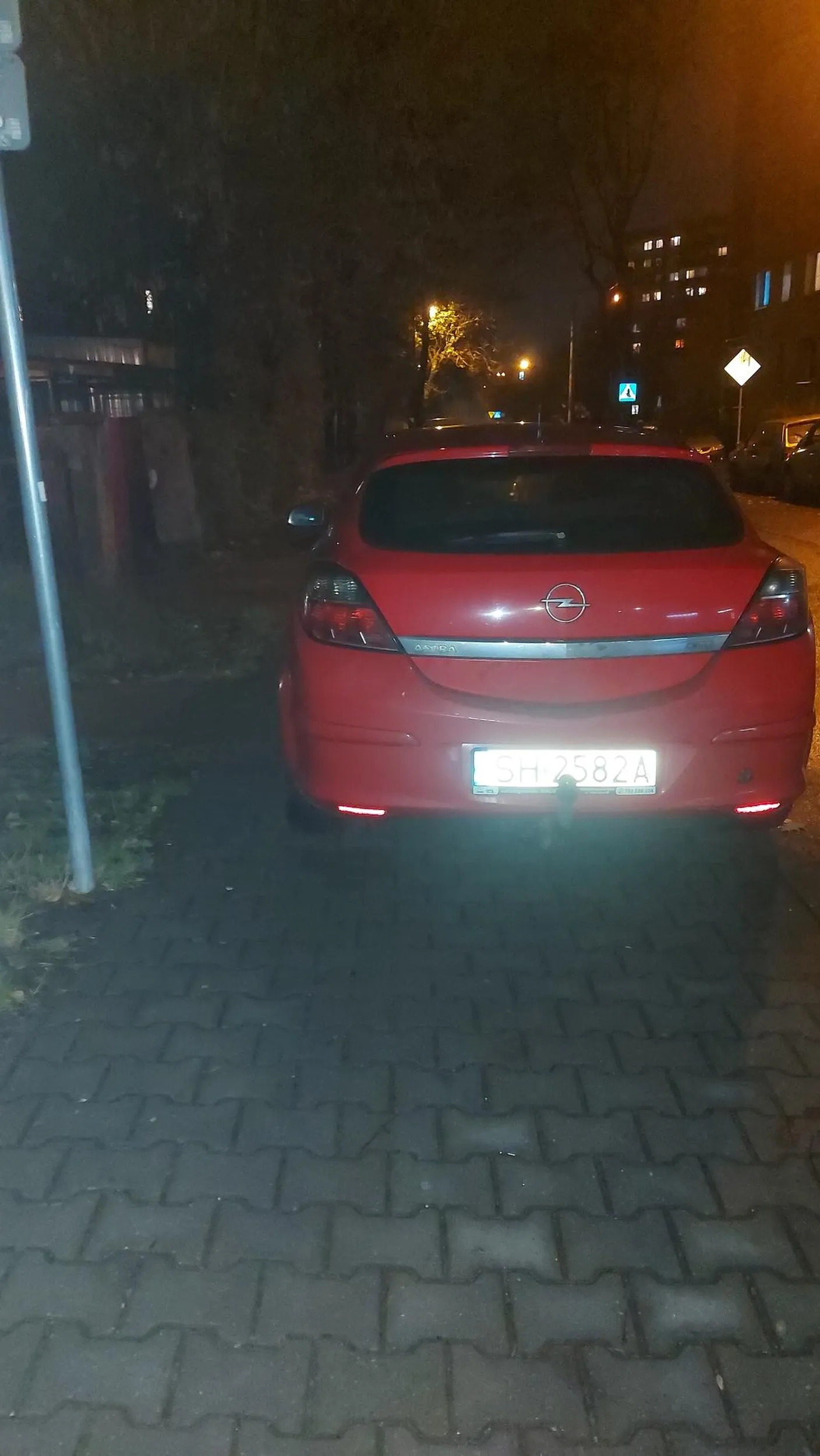 Następnym razem masz karnego kut*sa na aucie bo nawet pani z wózkiem nie może przejść