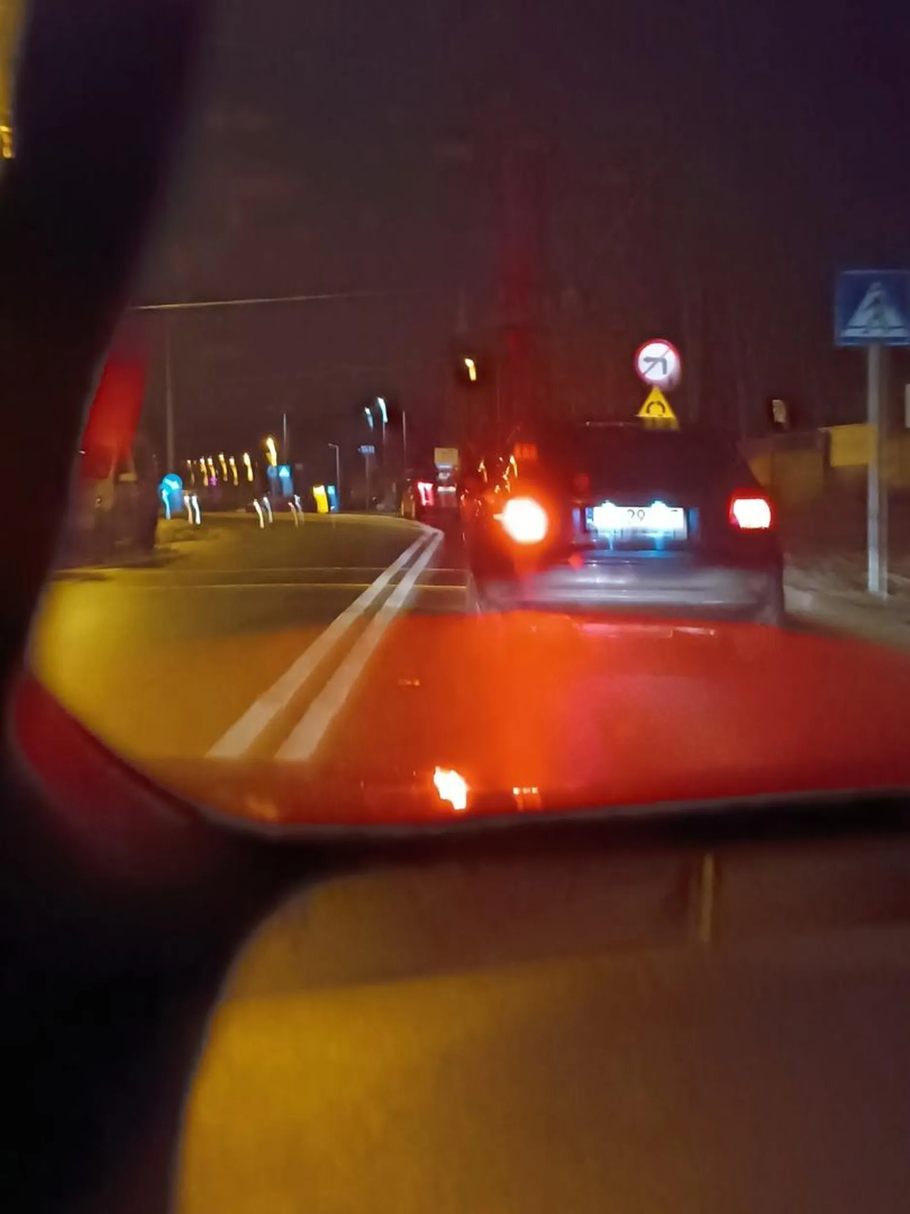 Nie jeździmy jak nie ma deszczu ani śniegu ani mgły z przeciwmgłowym który razi