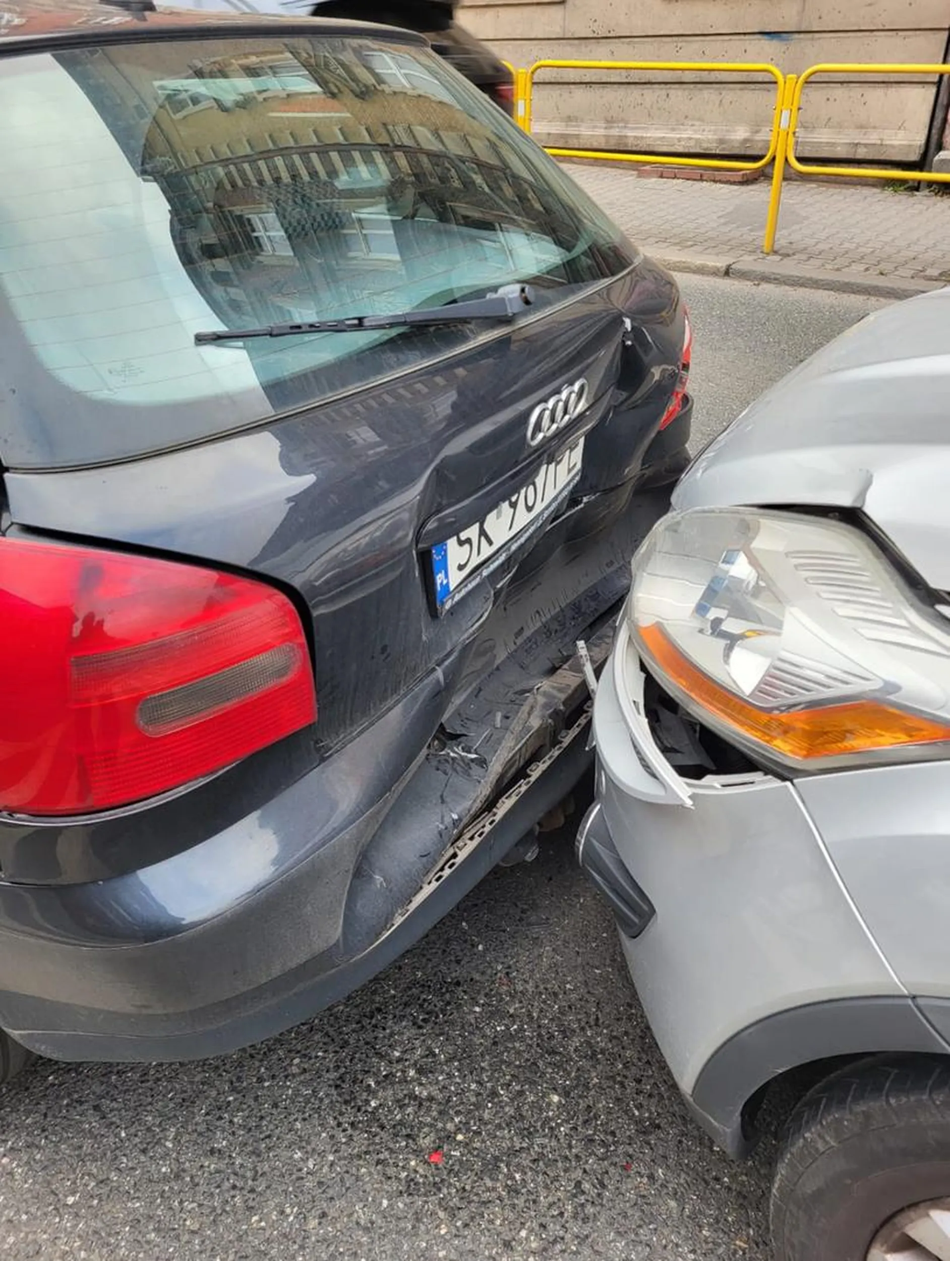 Pani rozpierdolila mi samochód.