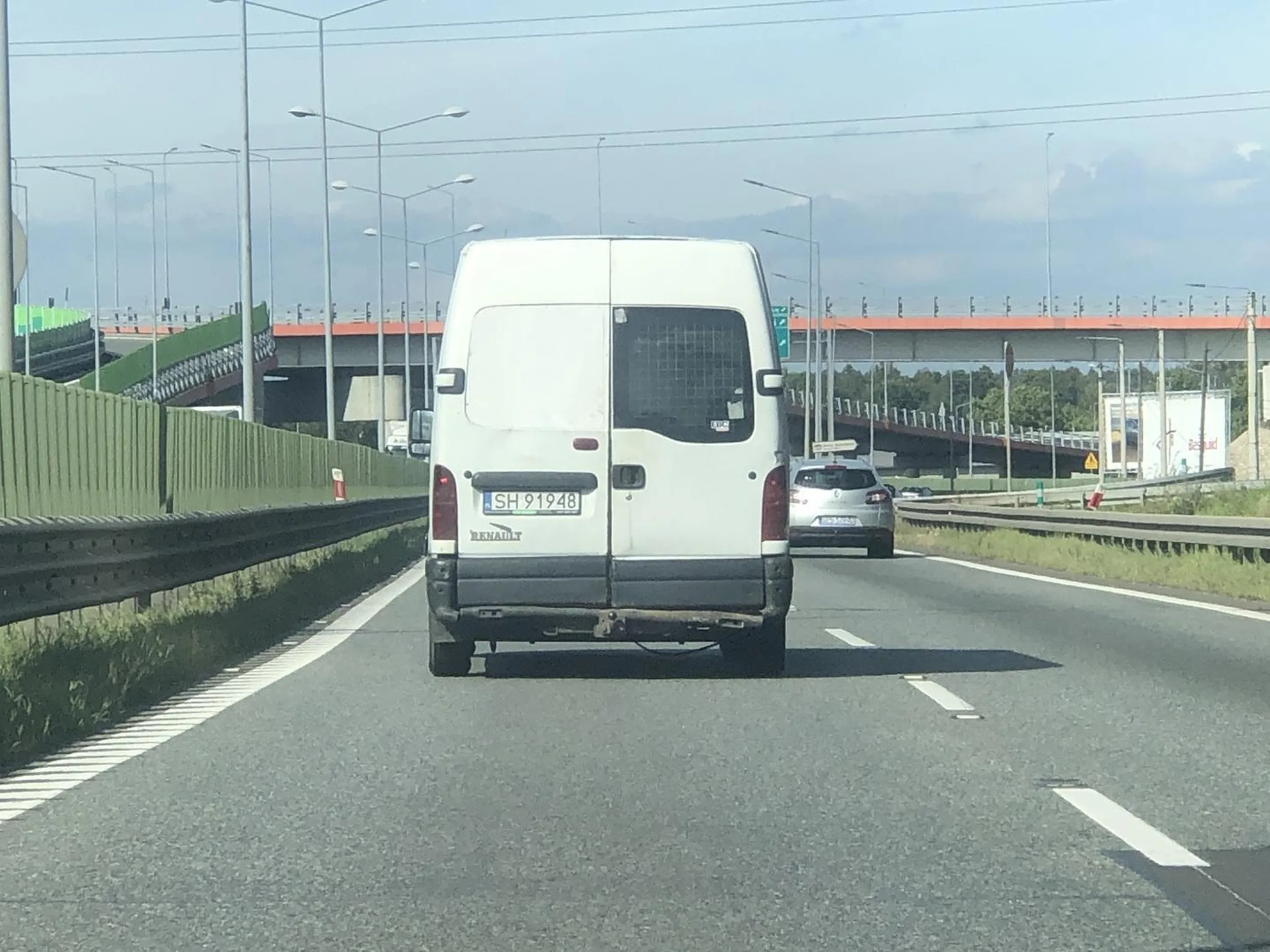 Nie działające światła z tylu, lewy pas jego życiem.