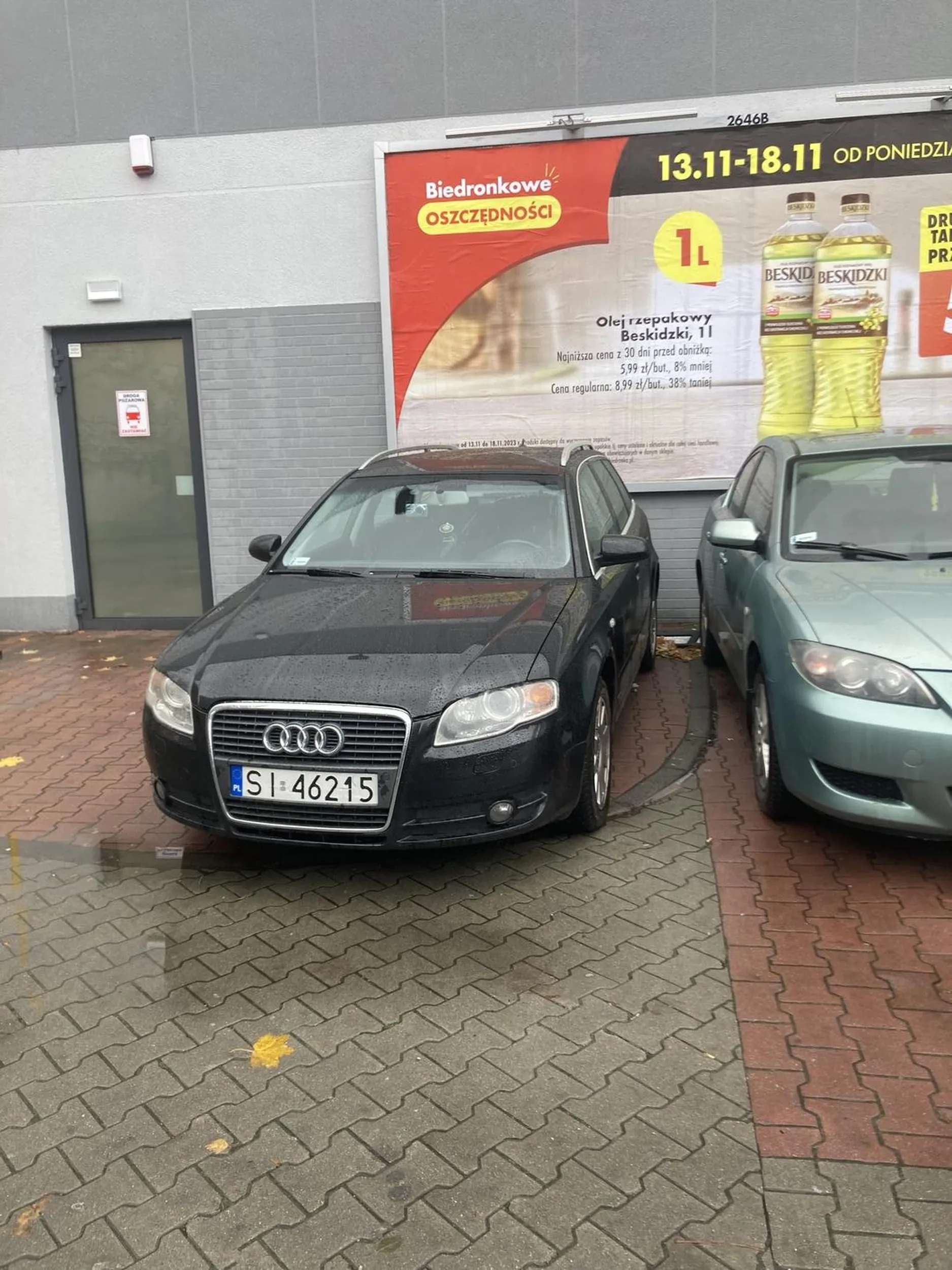 Ja rozumiem że jak promocja na naklejki weszła to się rzuciliście na te biedronki ale minuta na parkowanie cię nie zbawi, a innych tak Nie pozdrawiam