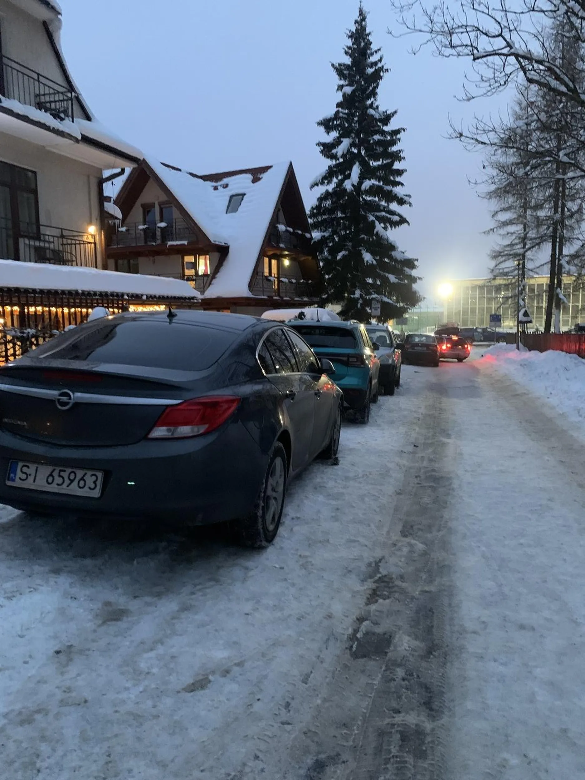 nie ma to jak zaparkować na całym chodniku
