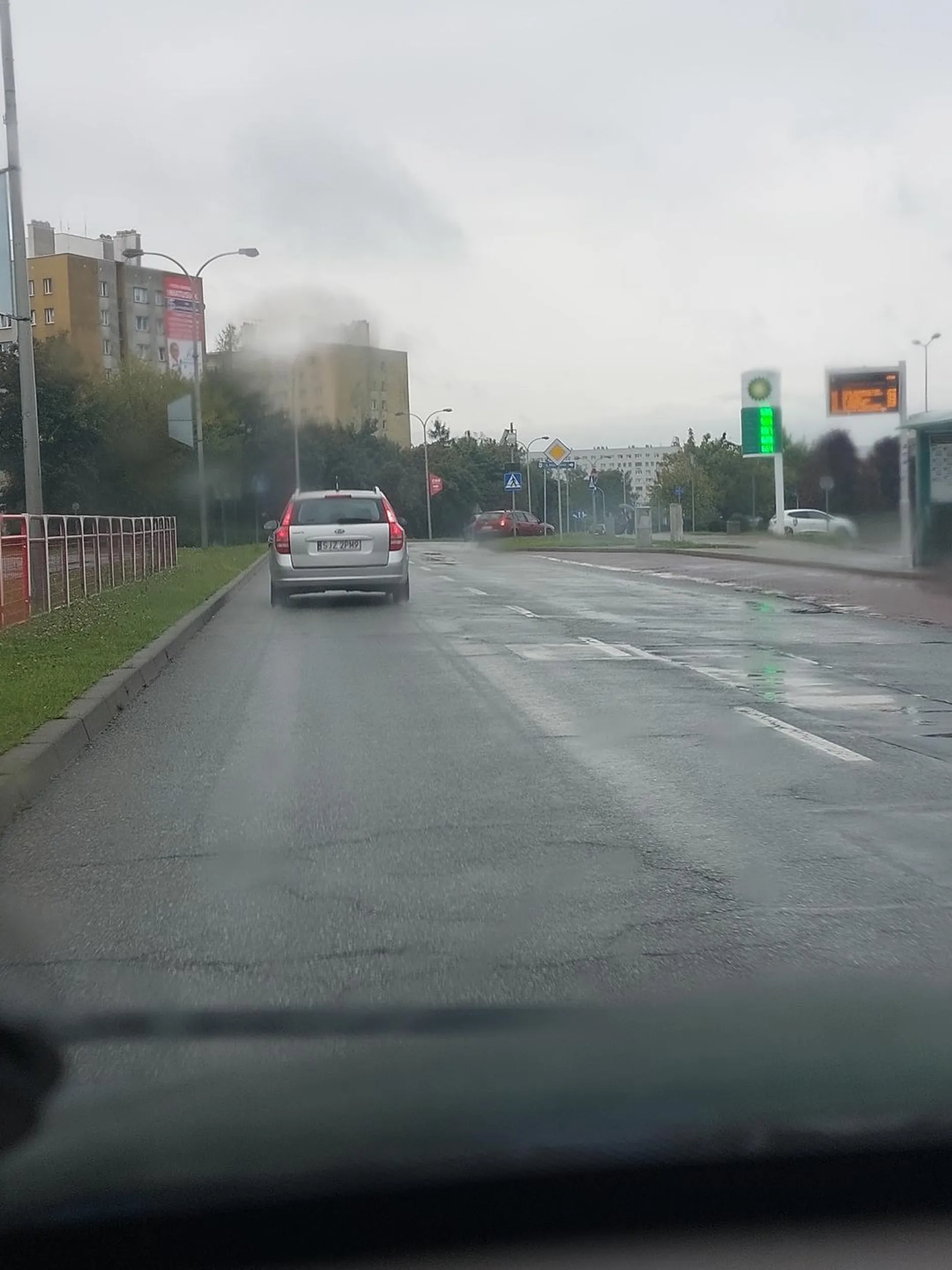 Zapomniał baku zamknąć, Pozdrawiam