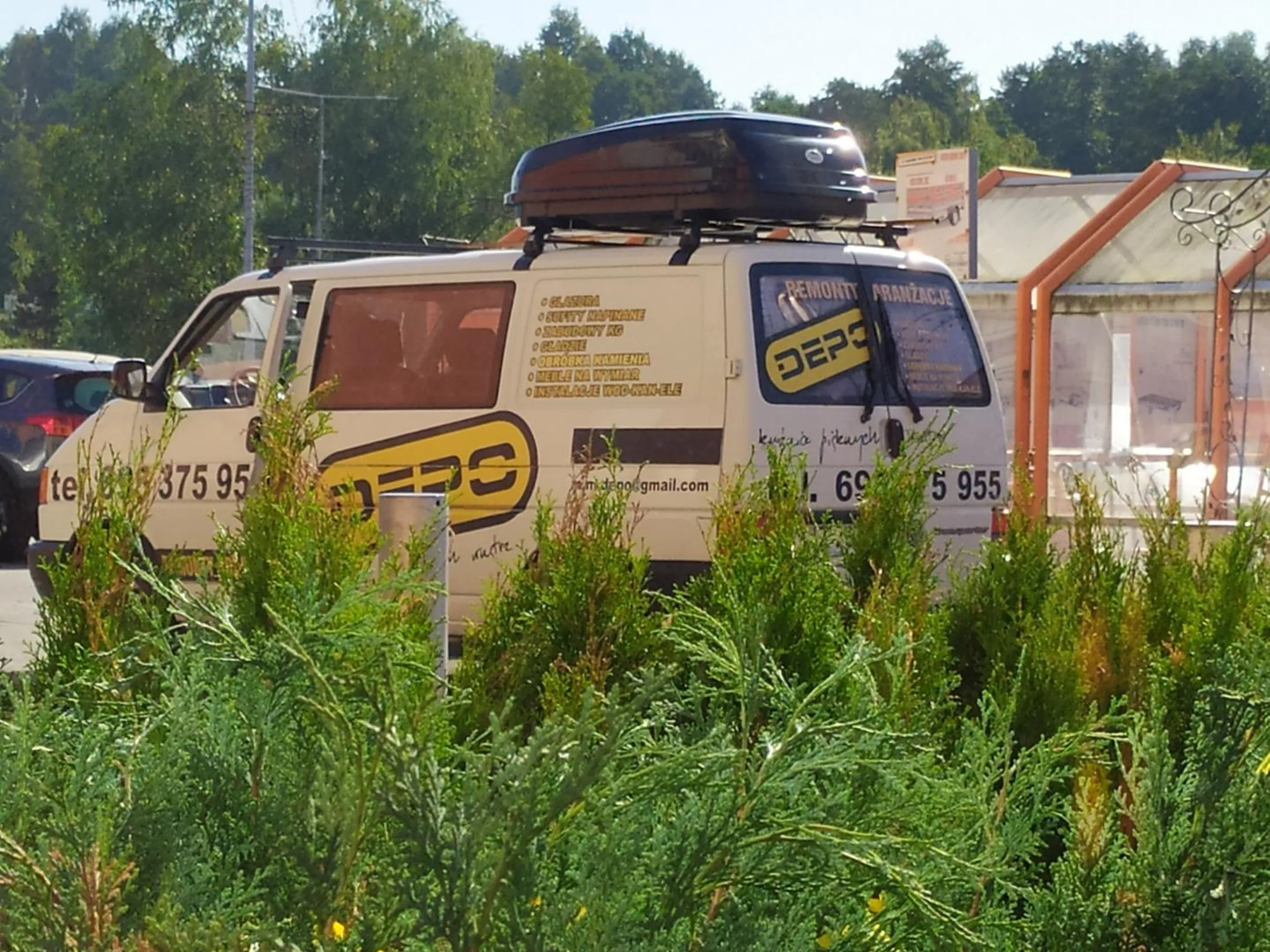 Wiecznie parkuje pan w tym samym miejscu na środku drogi pod Obi w Jastrzębiu Zdroju... Jak ma pan problemy z parkowaniem to polecam ponownie zapisać się na kurs prawa jazdy