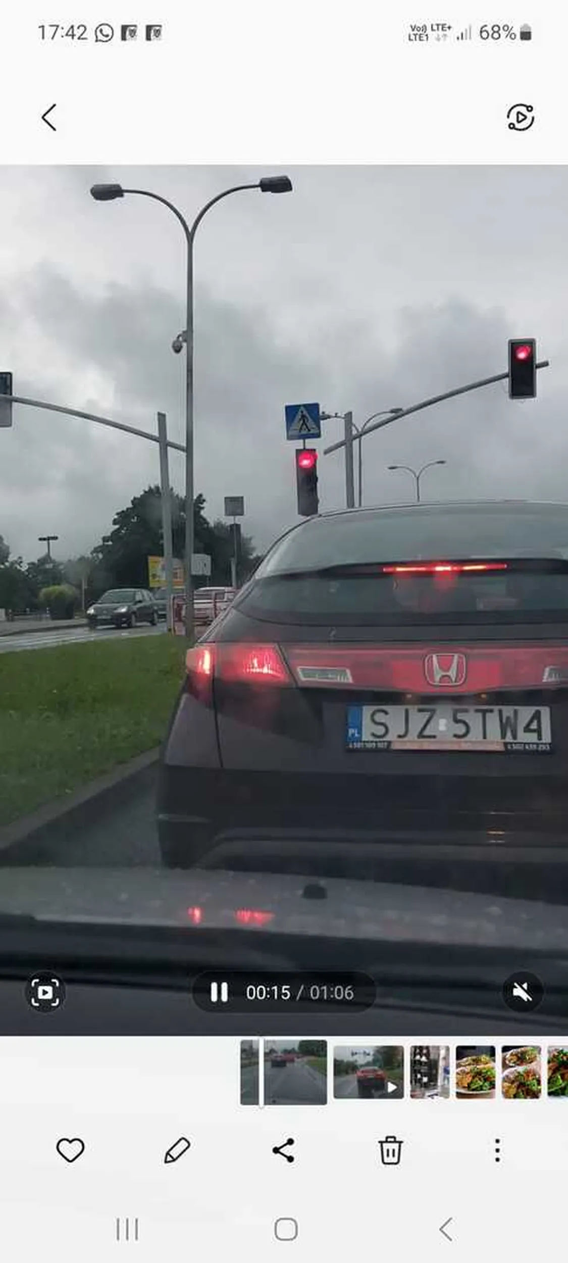 Tępy, niedorozwinięty pajac w hondzie. Wyprzedza pod prąd, spycha z drogi, trąbi kiedy stoisz na stopie