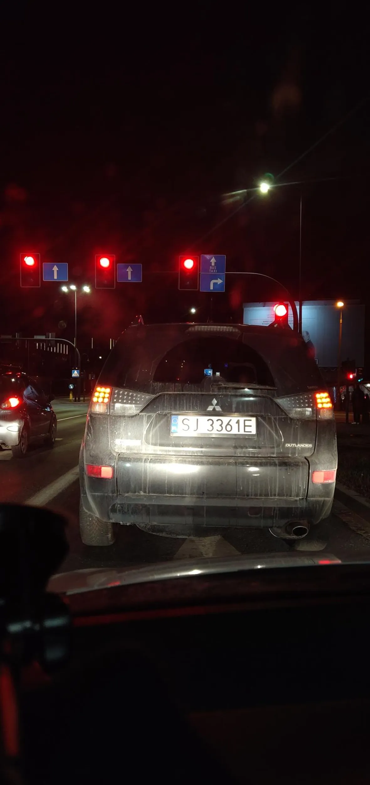 Kierowca wymusza pierwszeństwo i jeździ niebezpiecznie